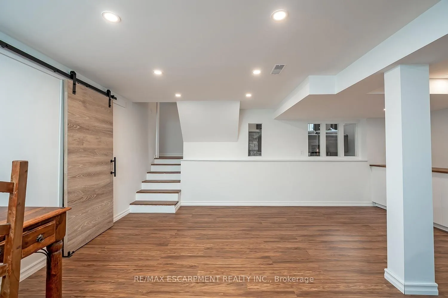 Photo 34 of 406 Oakwood Drive, Burlington, Roseland — HOMEH