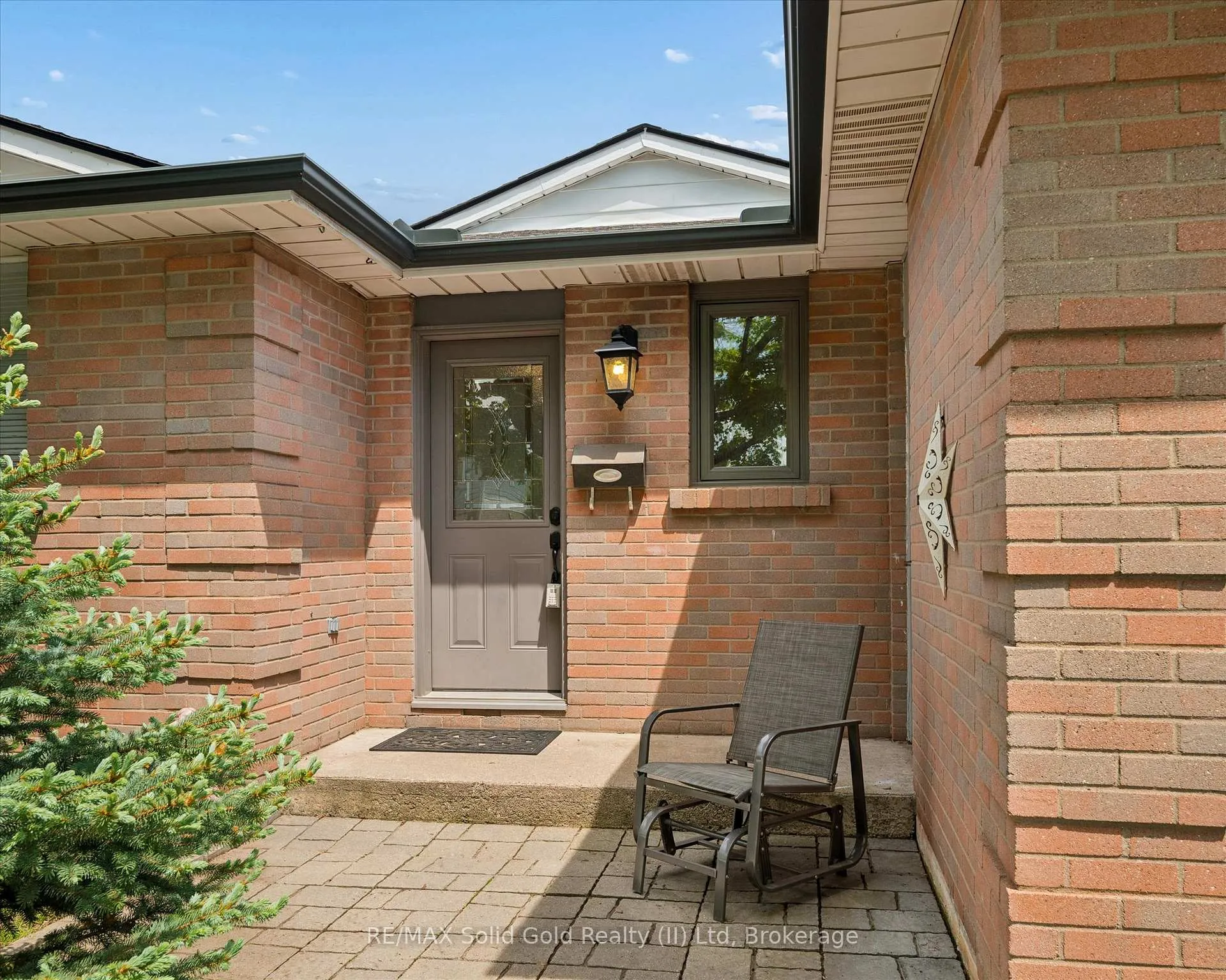Photo 4 of 1862 Briarwood Drive, Cambridge, Galt City Centre — HOMEH