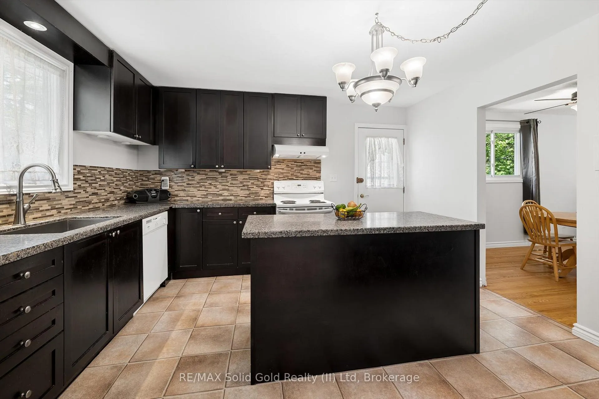 Photo 7 of 1862 Briarwood Drive, Cambridge, Galt City Centre — HOMEH