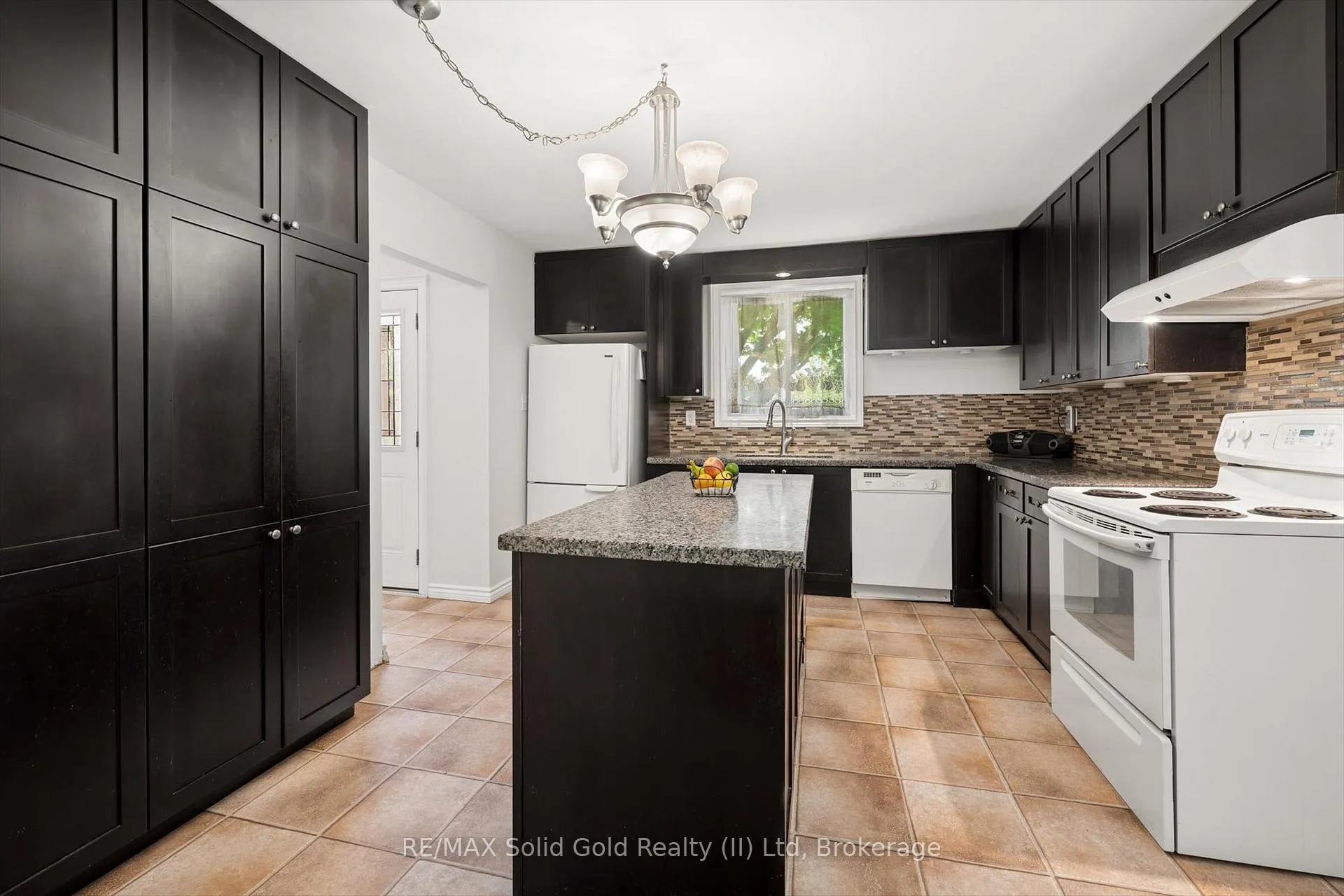 Photo 10 of 1862 Briarwood Drive, Cambridge, Galt City Centre — HOMEH
