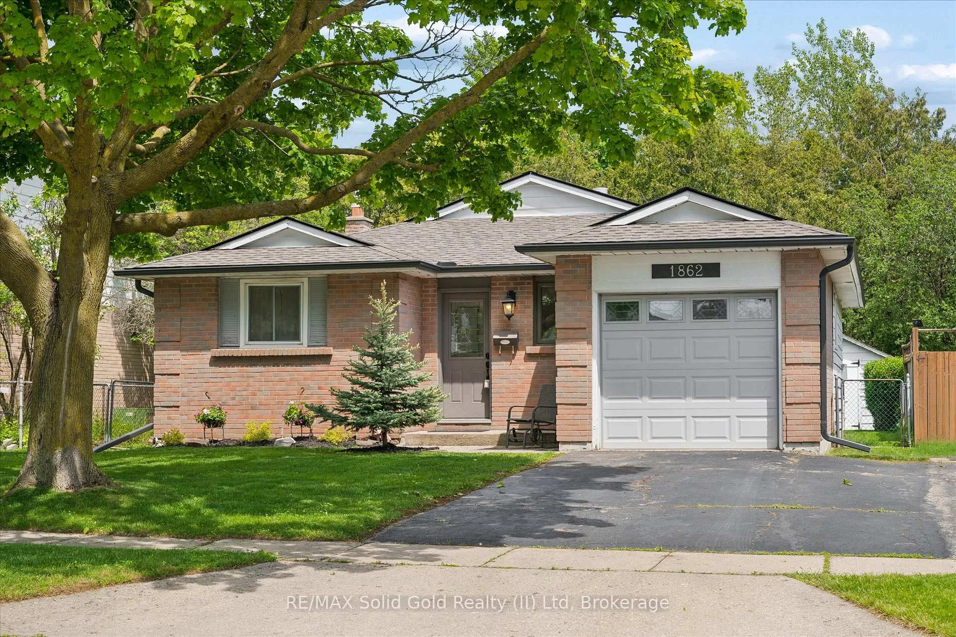 Photo 2 of 1862 Briarwood Drive, Cambridge, Galt City Centre — HOMEH