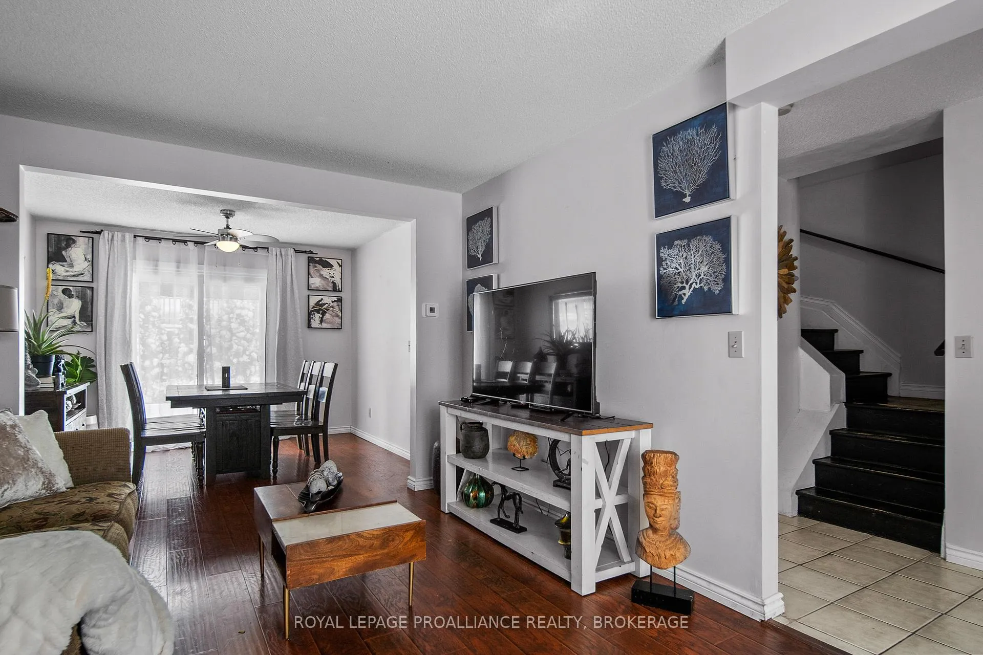 Photo 9 of 4 Balmoral Court, Kingston, West of Sir John A. Blvd — HOMEH