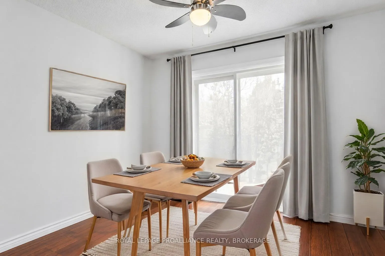 Photo 10 of 4 Balmoral Court, Kingston, West of Sir John A. Blvd — HOMEH