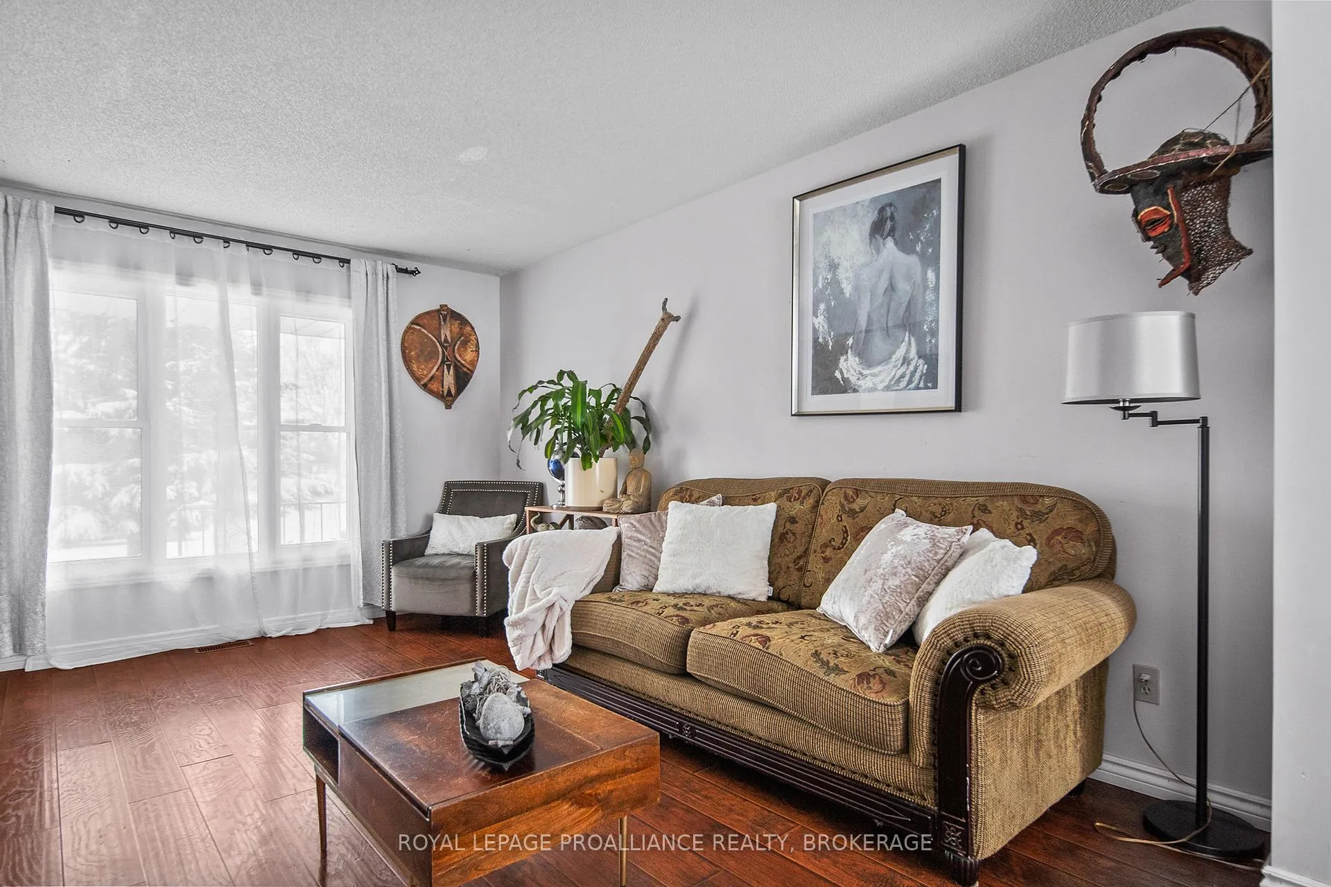 Photo 13 of 4 Balmoral Court, Kingston, West of Sir John A. Blvd — HOMEH