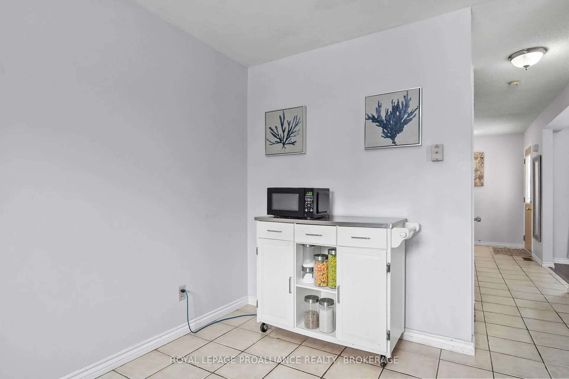 Photo 17 of 4 Balmoral Court, Kingston, West of Sir John A. Blvd — HOMEH