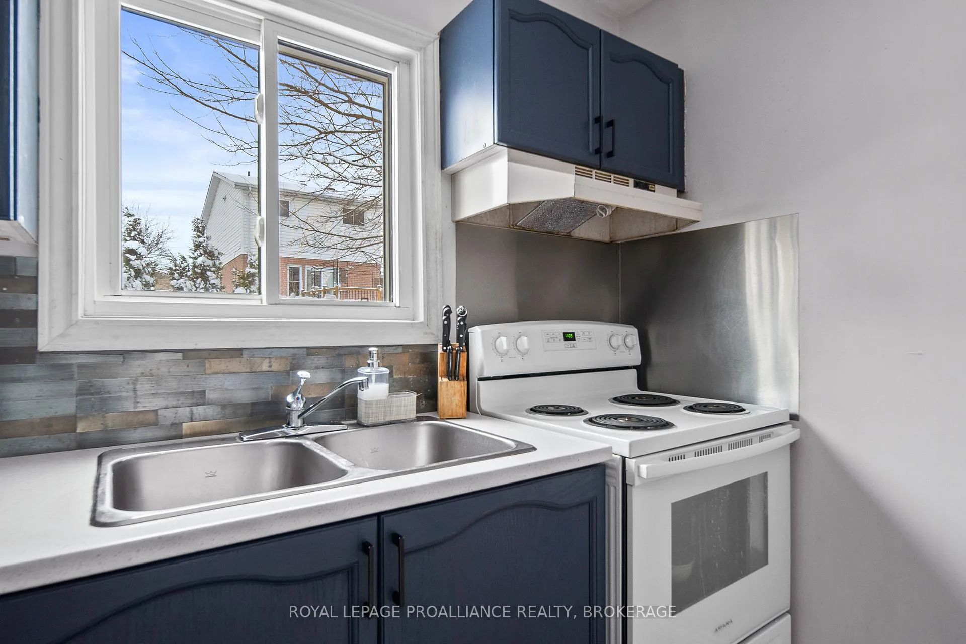 Photo 18 of 4 Balmoral Court, Kingston, West of Sir John A. Blvd — HOMEH