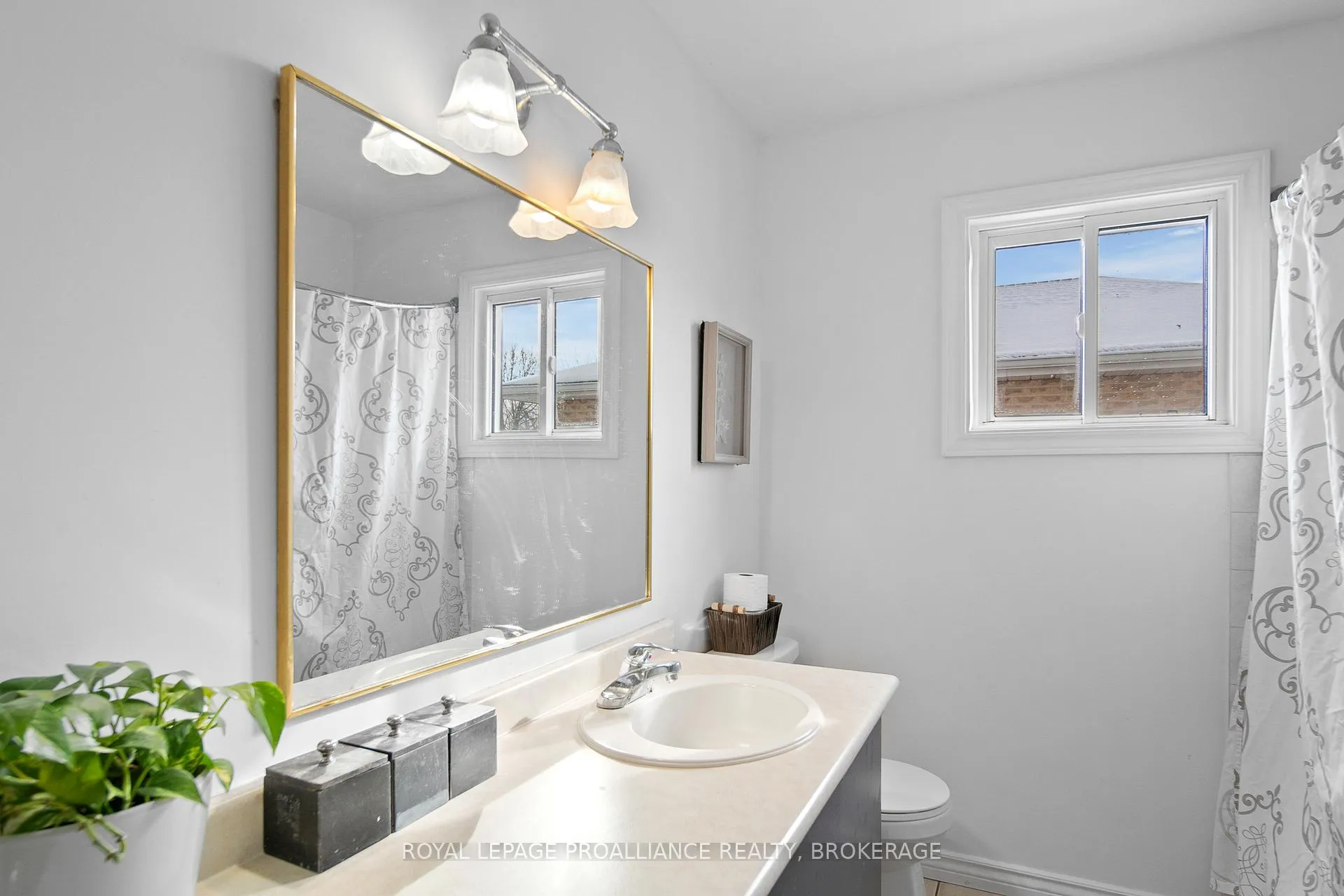Photo 26 of 4 Balmoral Court, Kingston, West of Sir John A. Blvd — HOMEH