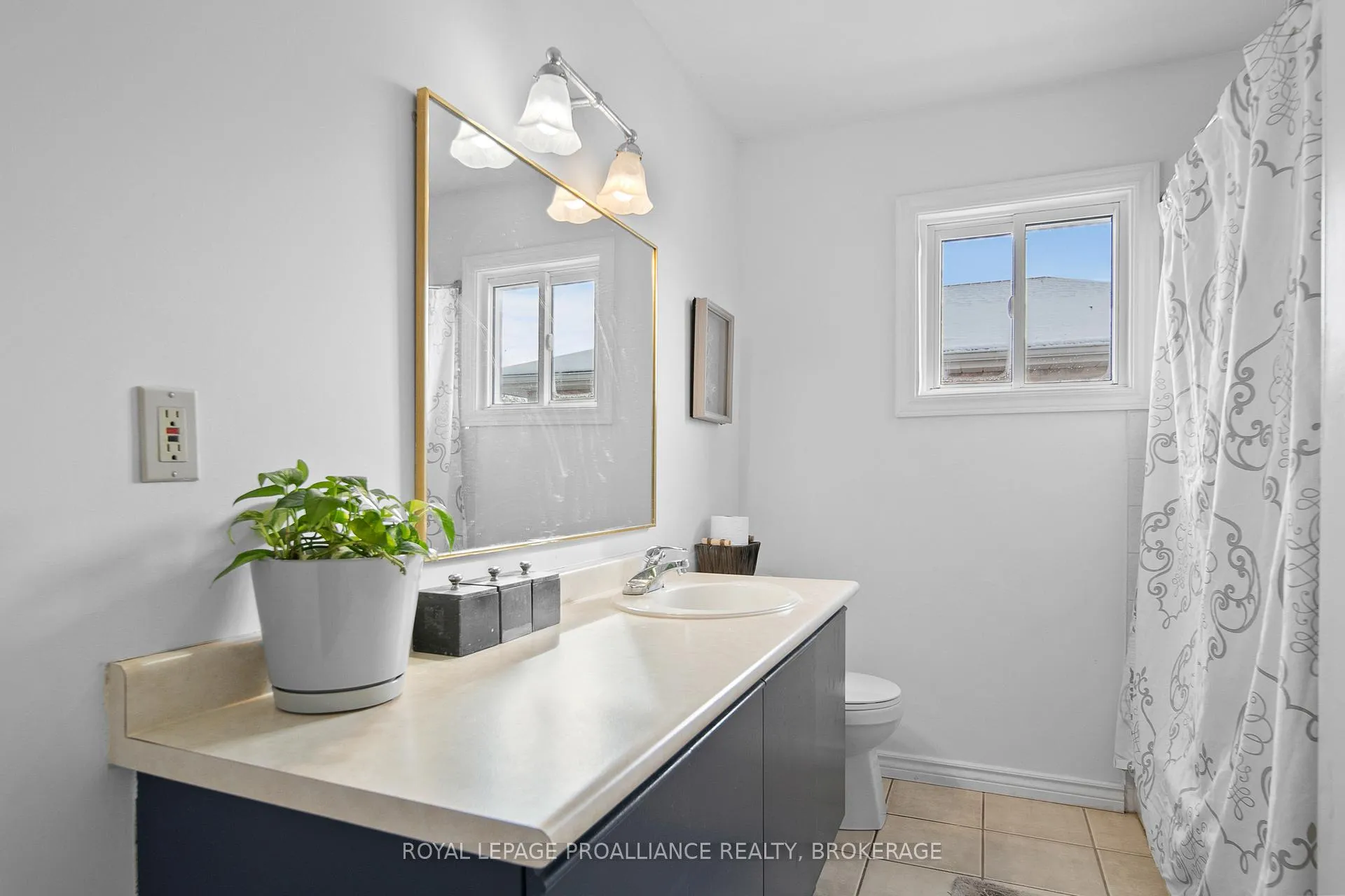 Photo 27 of 4 Balmoral Court, Kingston, West of Sir John A. Blvd — HOMEH