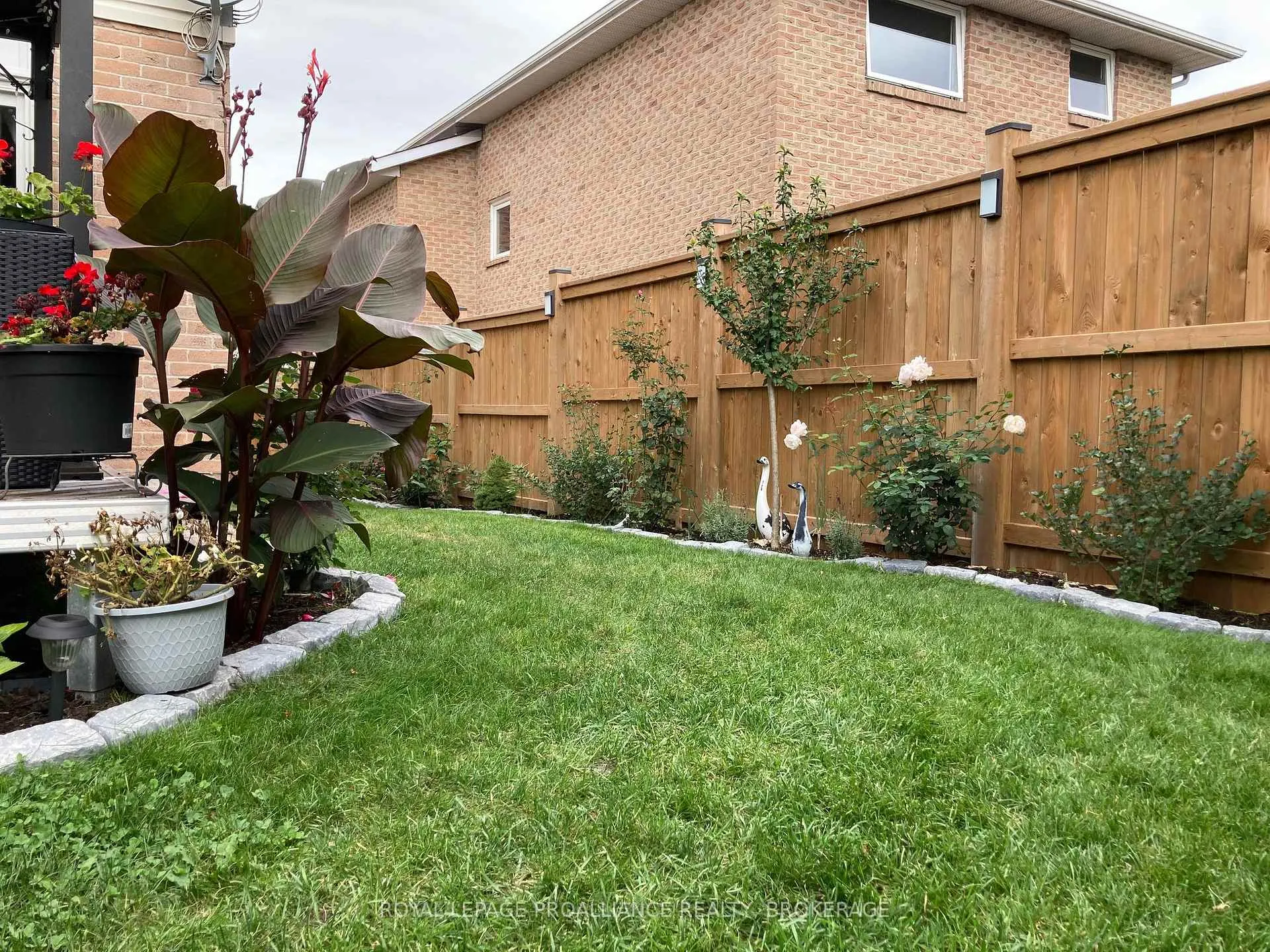 Photo 42 of 4 Balmoral Court, Kingston, West of Sir John A. Blvd — HOMEH