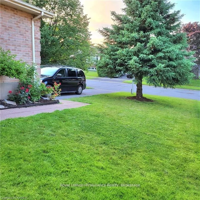 Photo 45 of 4 Balmoral Court, Kingston, West of Sir John A. Blvd — HOMEH