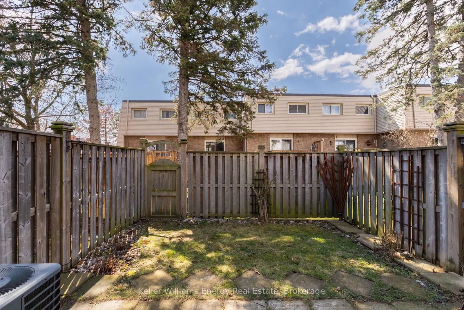 Photo 23 of Unit B, 660 Grey Street, Brantford, Echo Place — HOMEH
