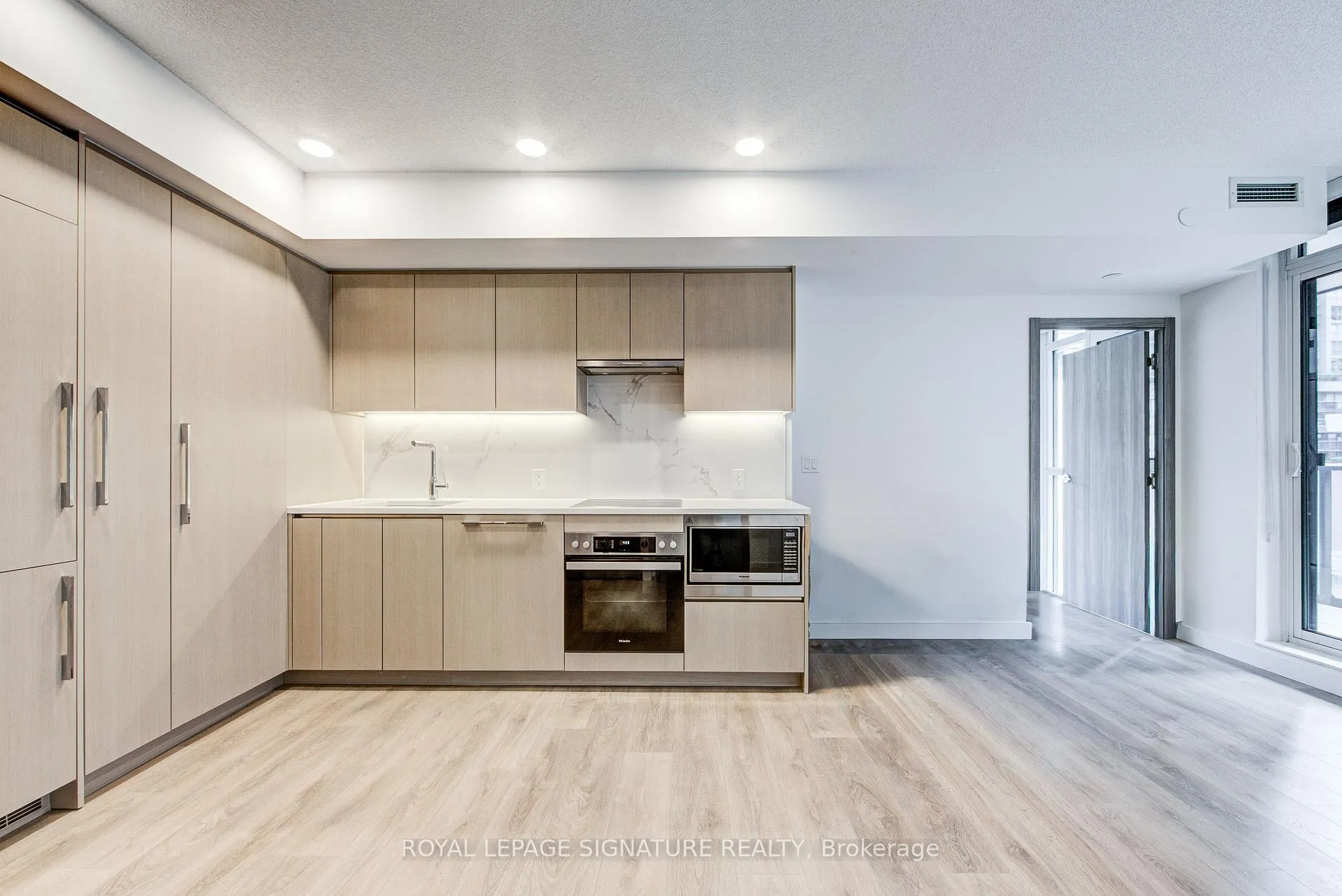 Photo 7 of Unit 706, 38 Widmer Street, Toronto, Waterfront Communities — HOMEH