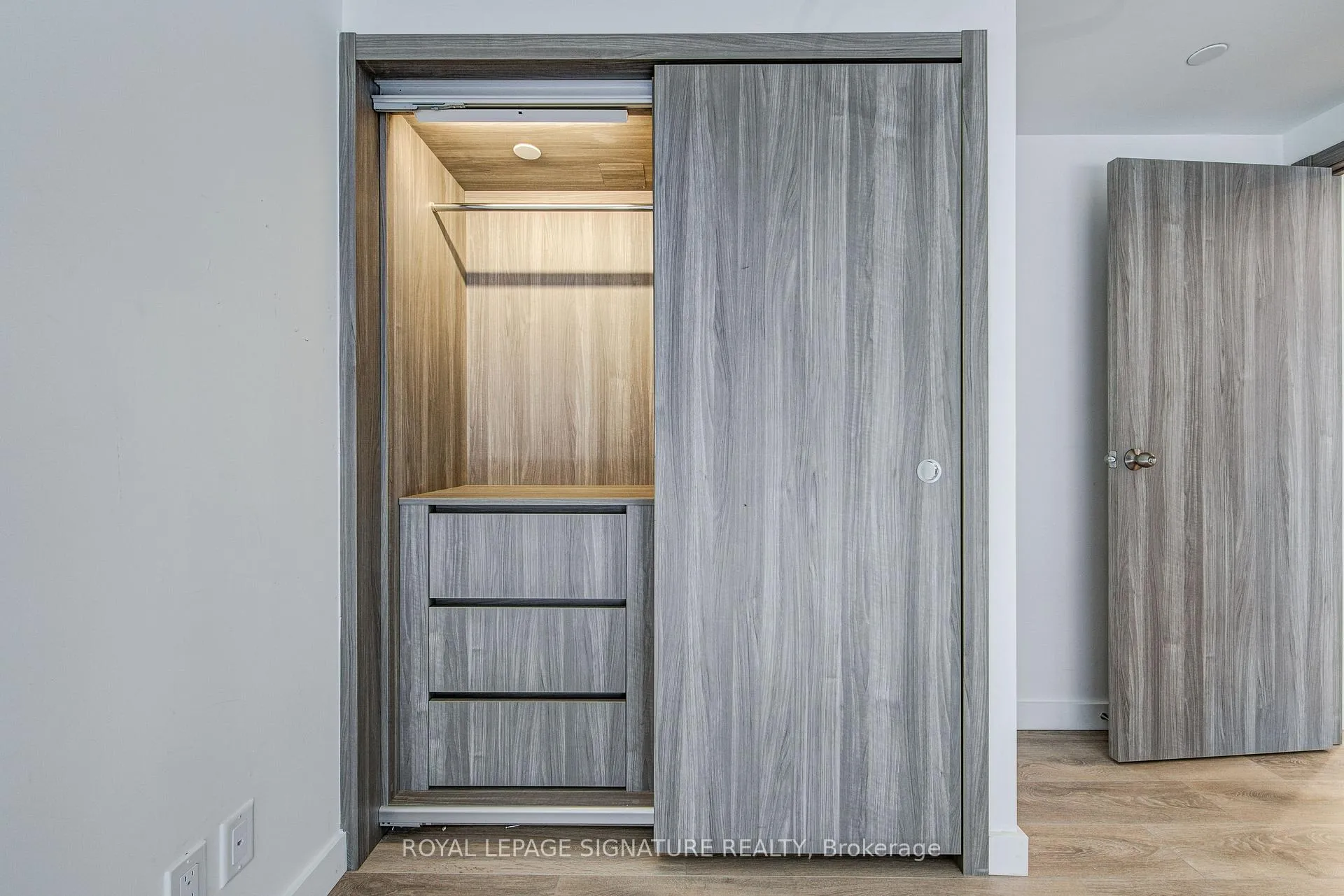 Photo 19 of Unit 706, 38 Widmer Street, Toronto, Waterfront Communities — HOMEH