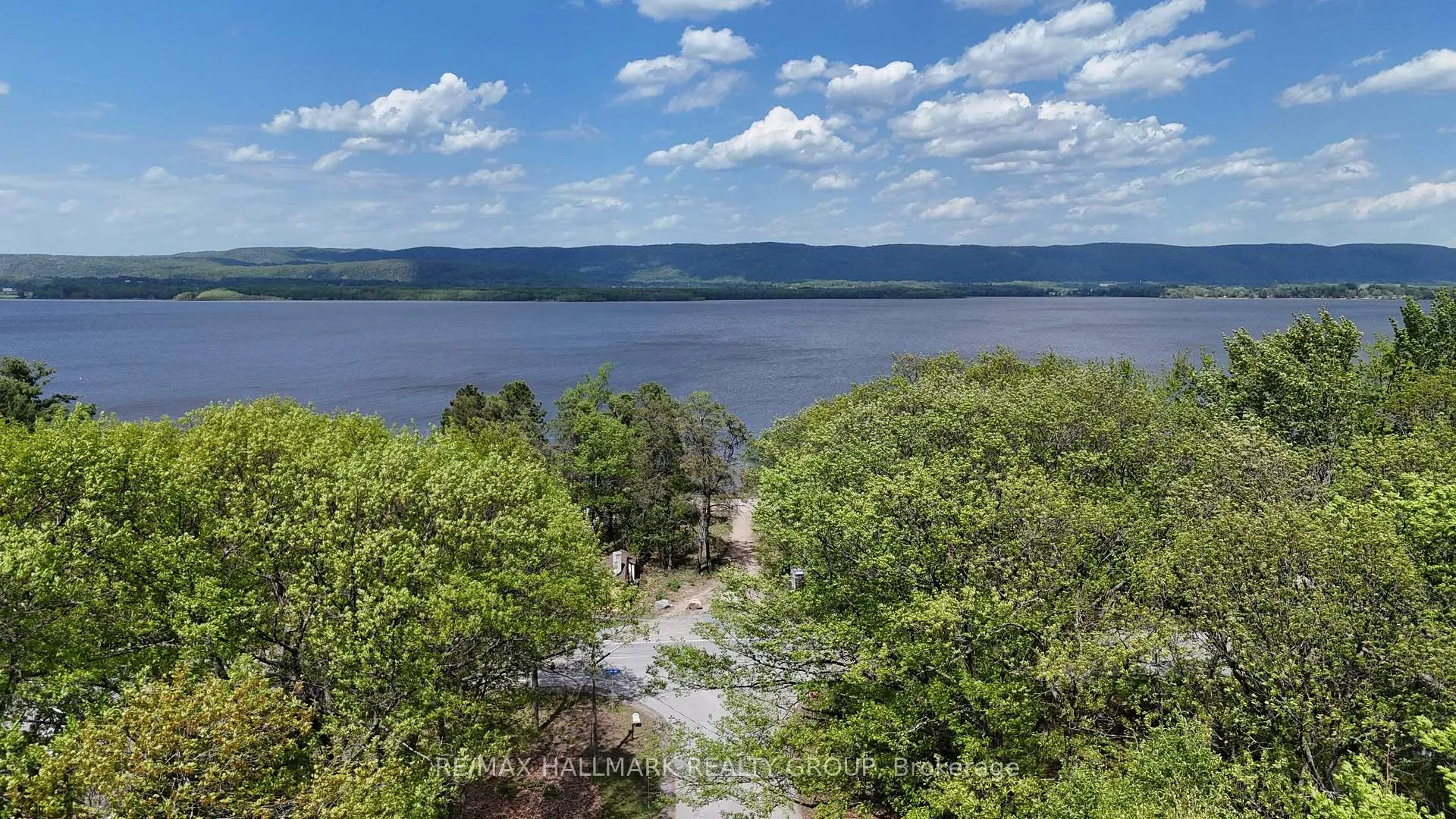 Photo 5 of 114 Macrostie Lane, Ottawa, Constance Bay — HOMEH
