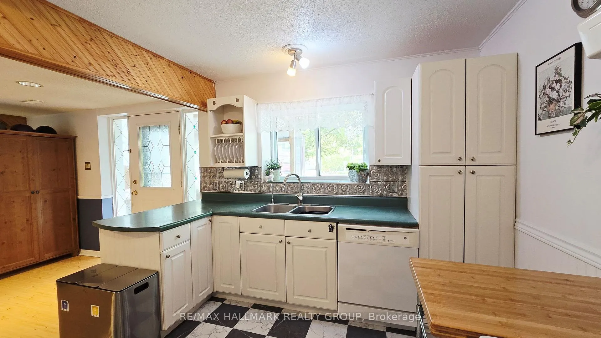 Photo 15 of 114 Macrostie Lane, Ottawa, Constance Bay — HOMEH