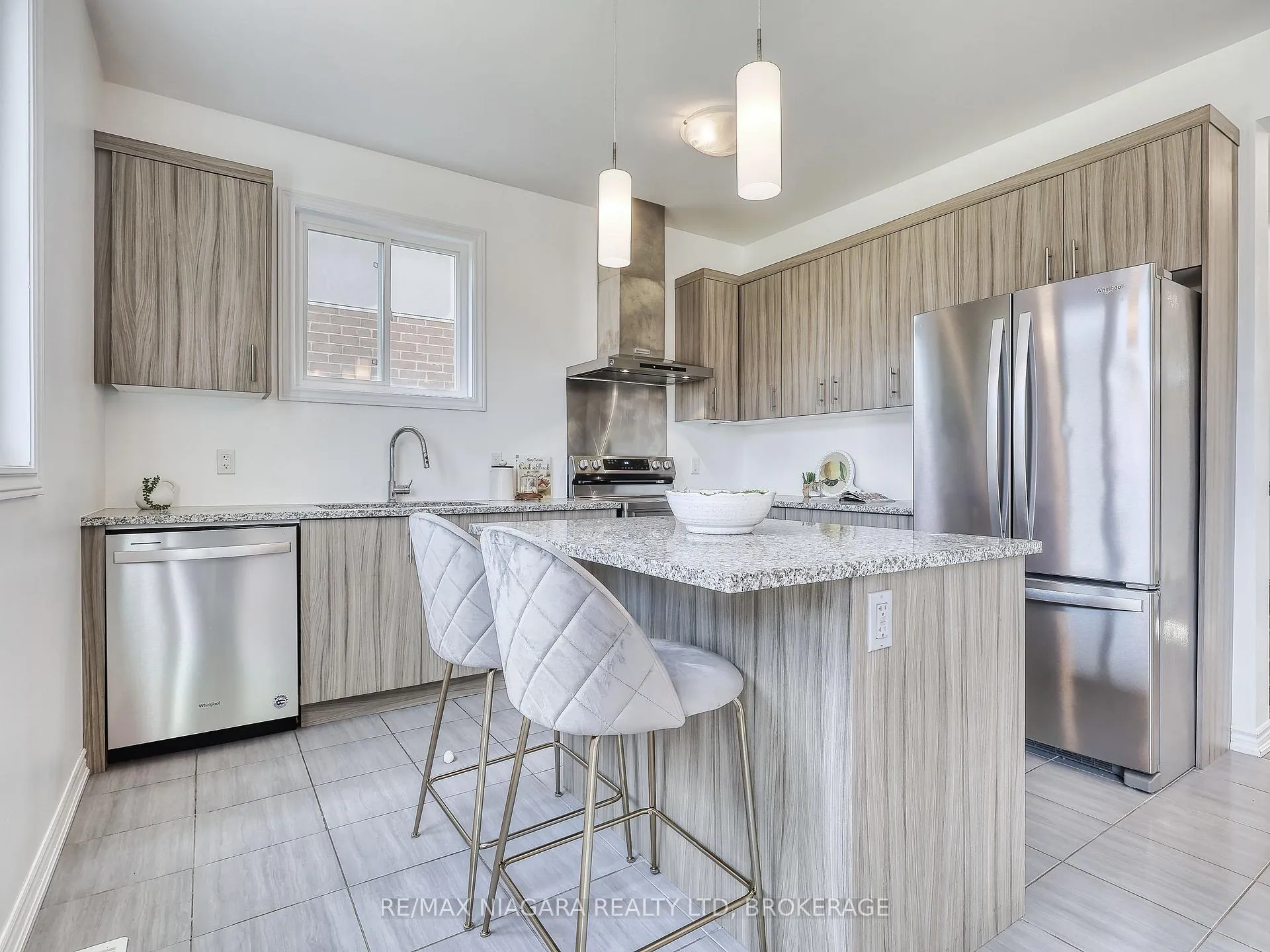 Photo 5 of 8094 Citation Road, Niagara Falls, Ascot — HOMEH