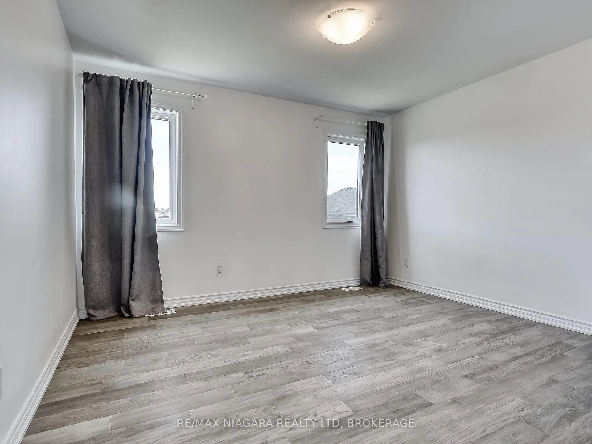 Photo 12 of 8094 Citation Road, Niagara Falls, Ascot — HOMEH