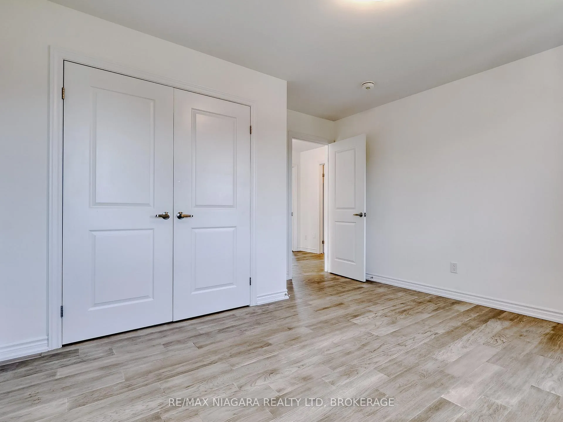 Photo 13 of 8094 Citation Road, Niagara Falls, Ascot — HOMEH