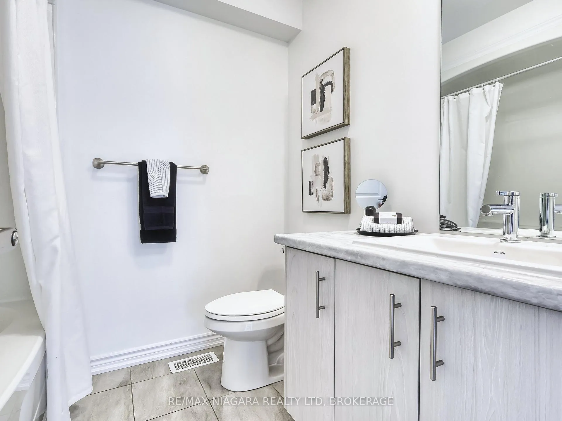 Photo 14 of 8094 Citation Road, Niagara Falls, Ascot — HOMEH