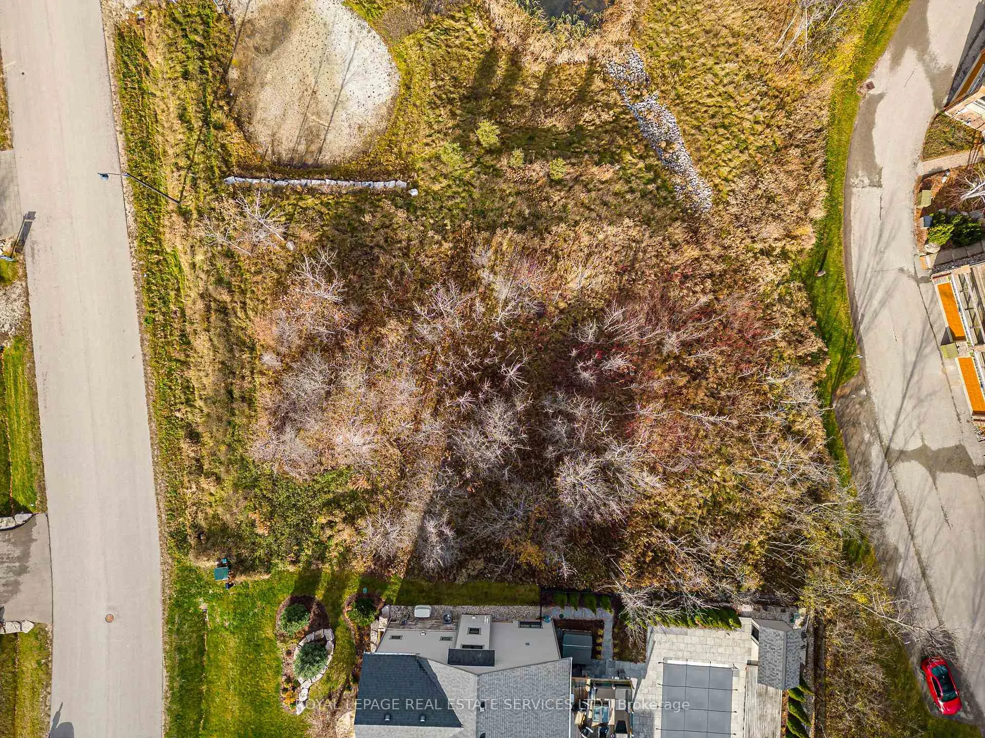 Photo 33 of 127 Arnot Crescent, Blue Mountains — HOMEH