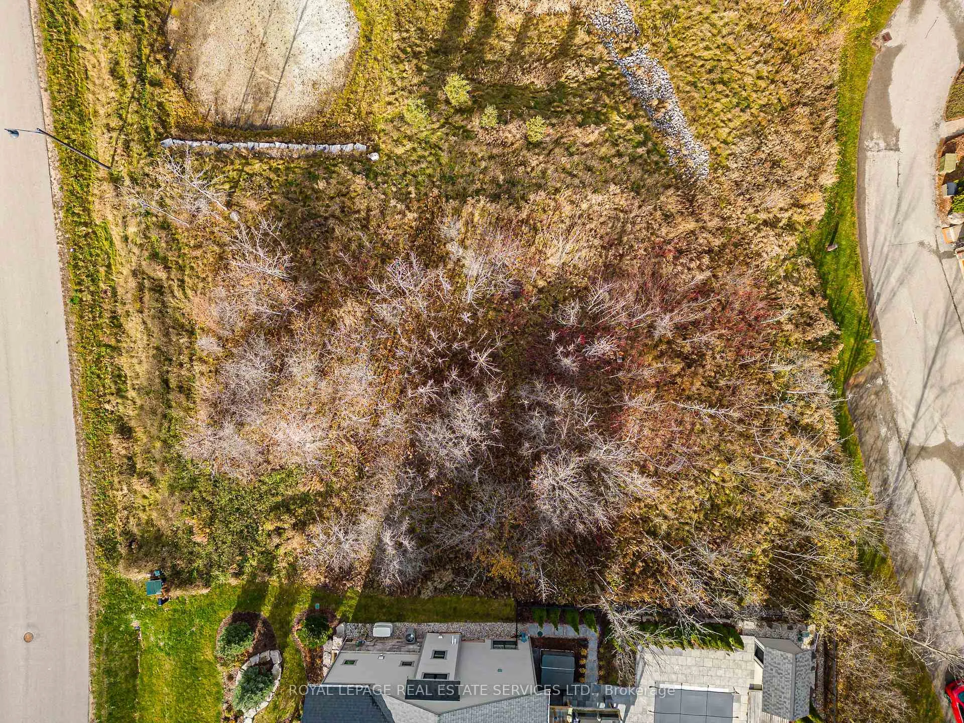 Photo 34 of 127 Arnot Crescent, Blue Mountains — HOMEH