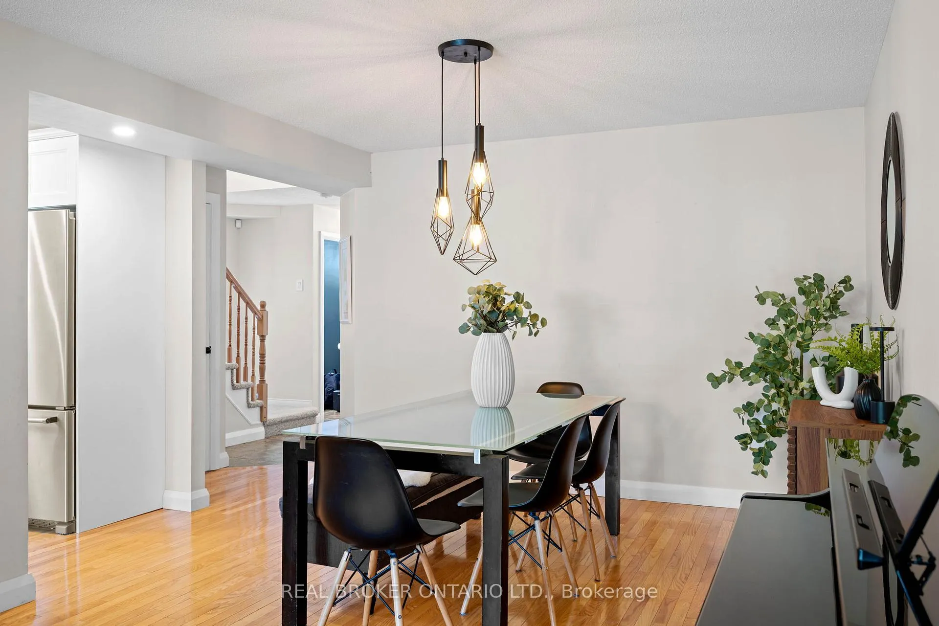 Photo 8 of 25 Steel Street, Ottawa, Beacon Hill South — HOMEH