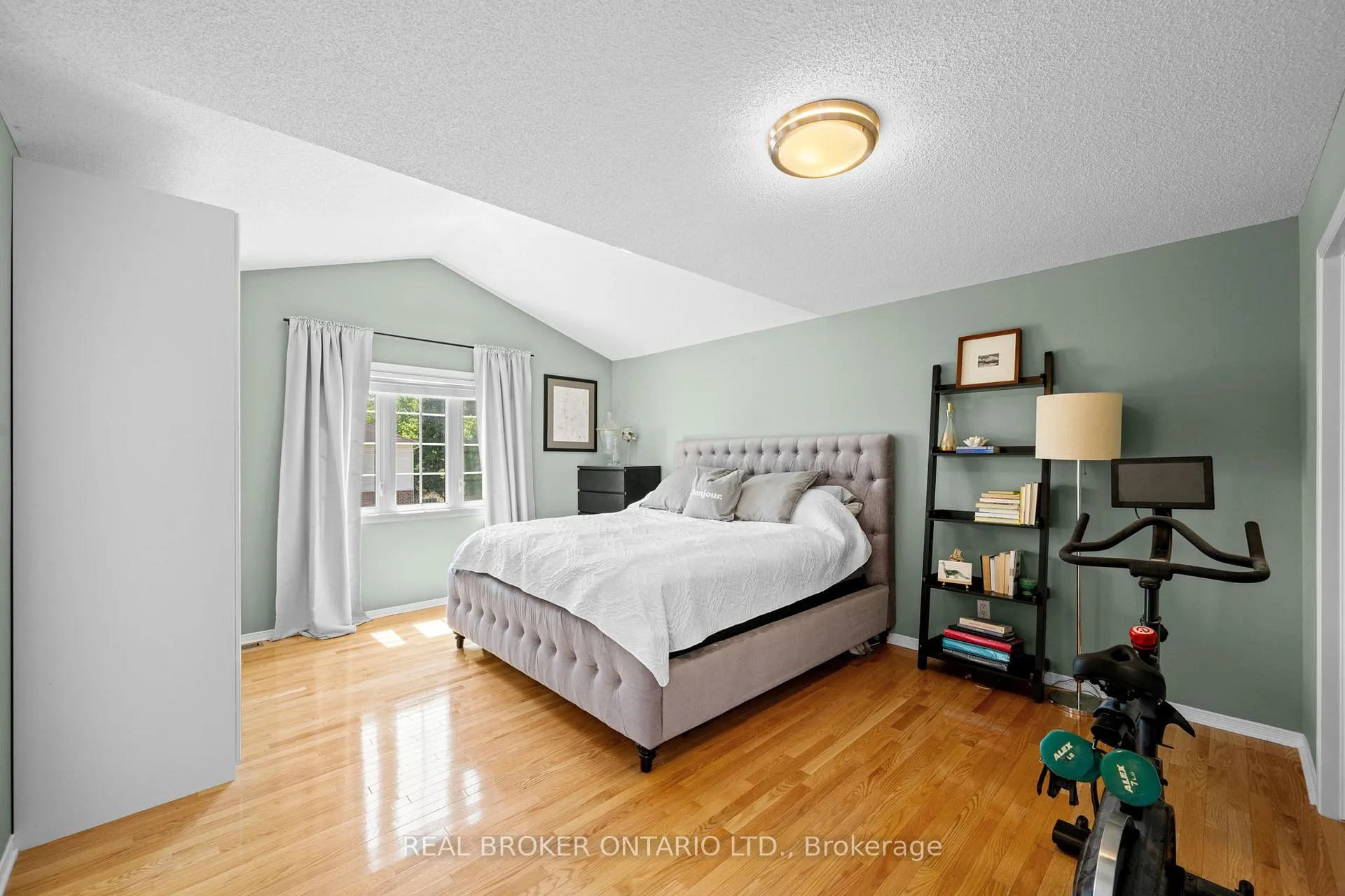 Photo 20 of 25 Steel Street, Ottawa, Beacon Hill South — HOMEH