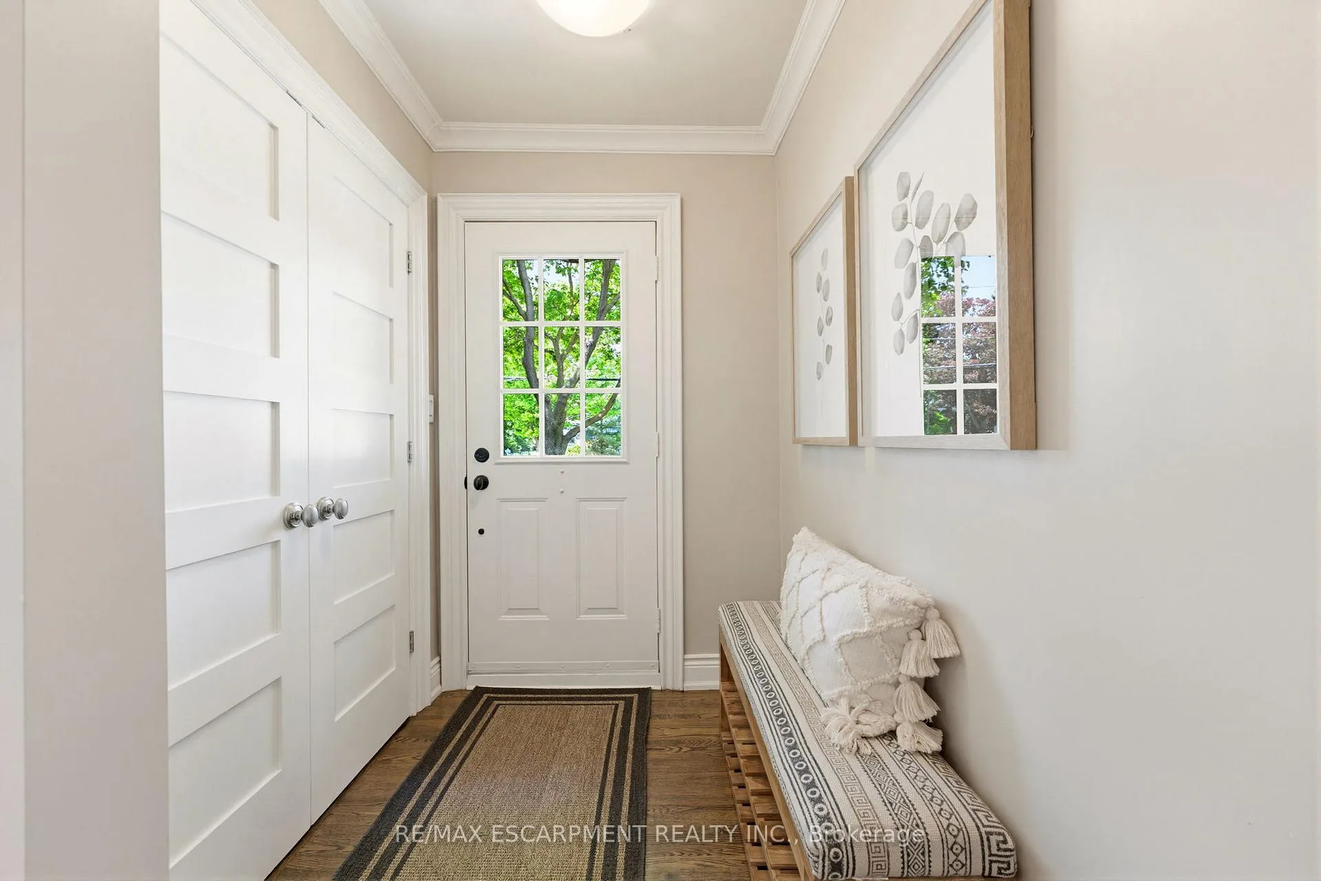 Photo 4 of 304 Parkside Drive, Hamilton, Waterdown — HOMEH