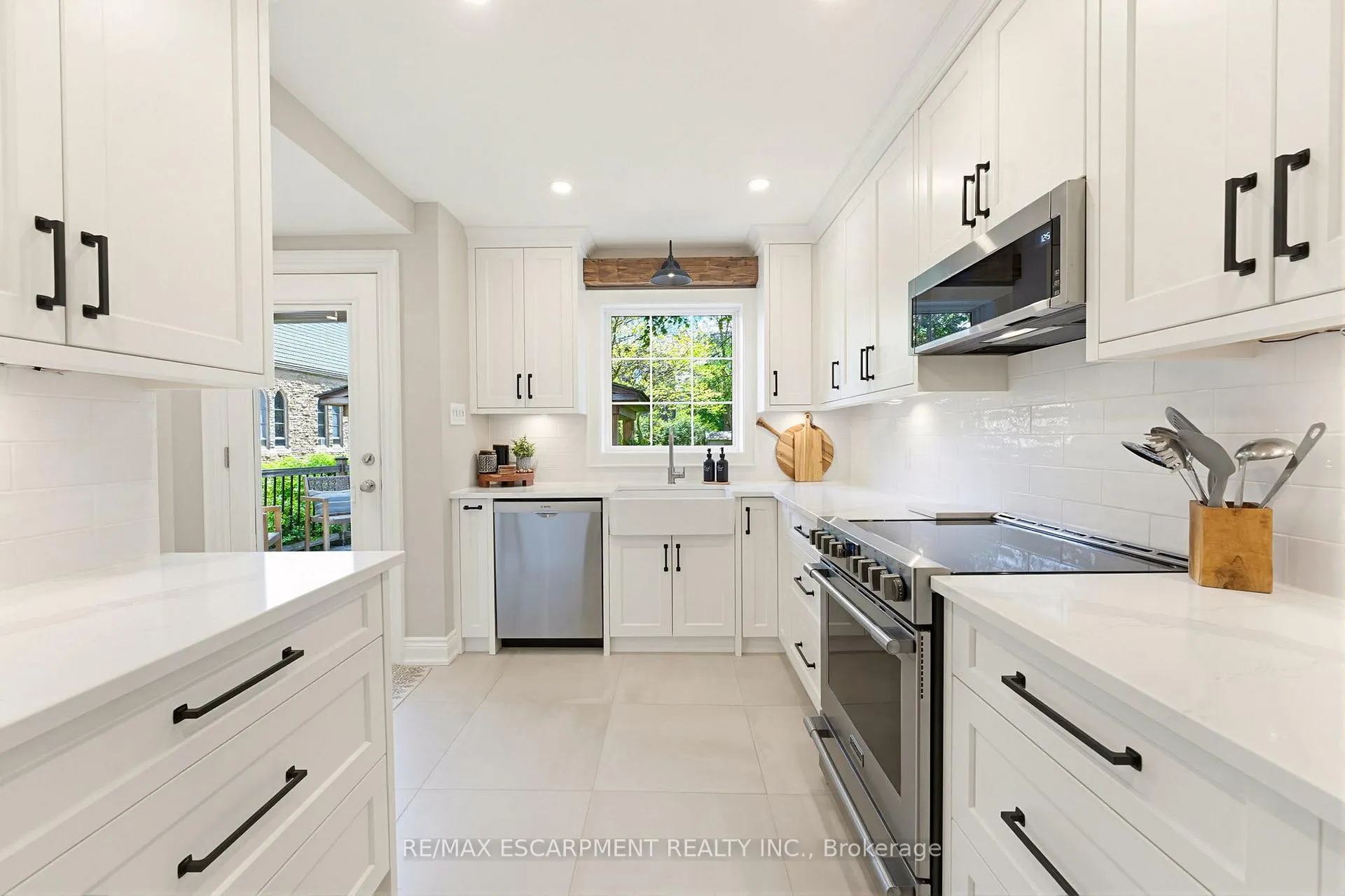 Photo 8 of 304 Parkside Drive, Hamilton, Waterdown — HOMEH