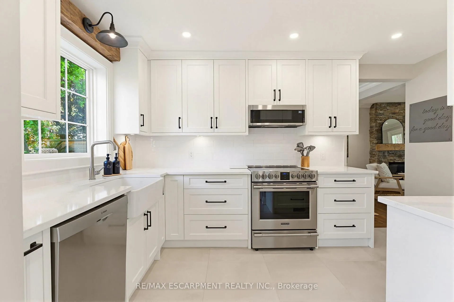 Photo 9 of 304 Parkside Drive, Hamilton, Waterdown — HOMEH
