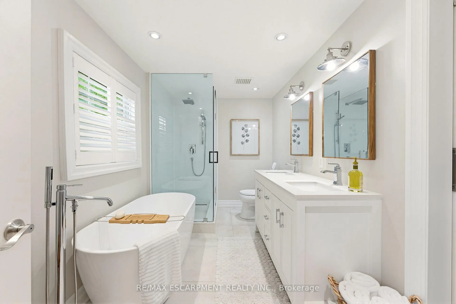 Photo 17 of 304 Parkside Drive, Hamilton, Waterdown — HOMEH