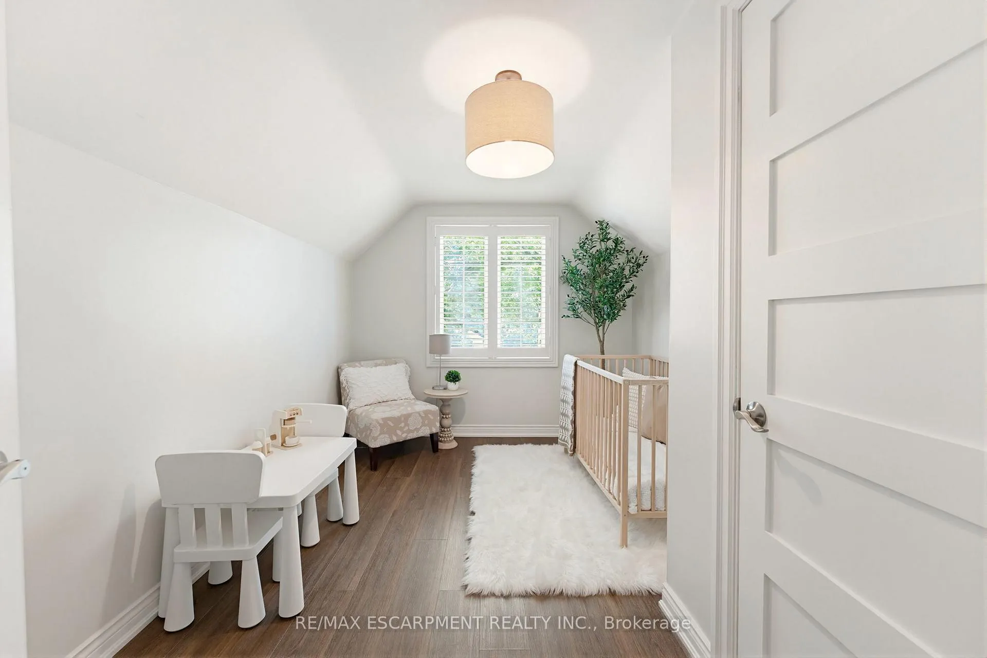 Photo 19 of 304 Parkside Drive, Hamilton, Waterdown — HOMEH
