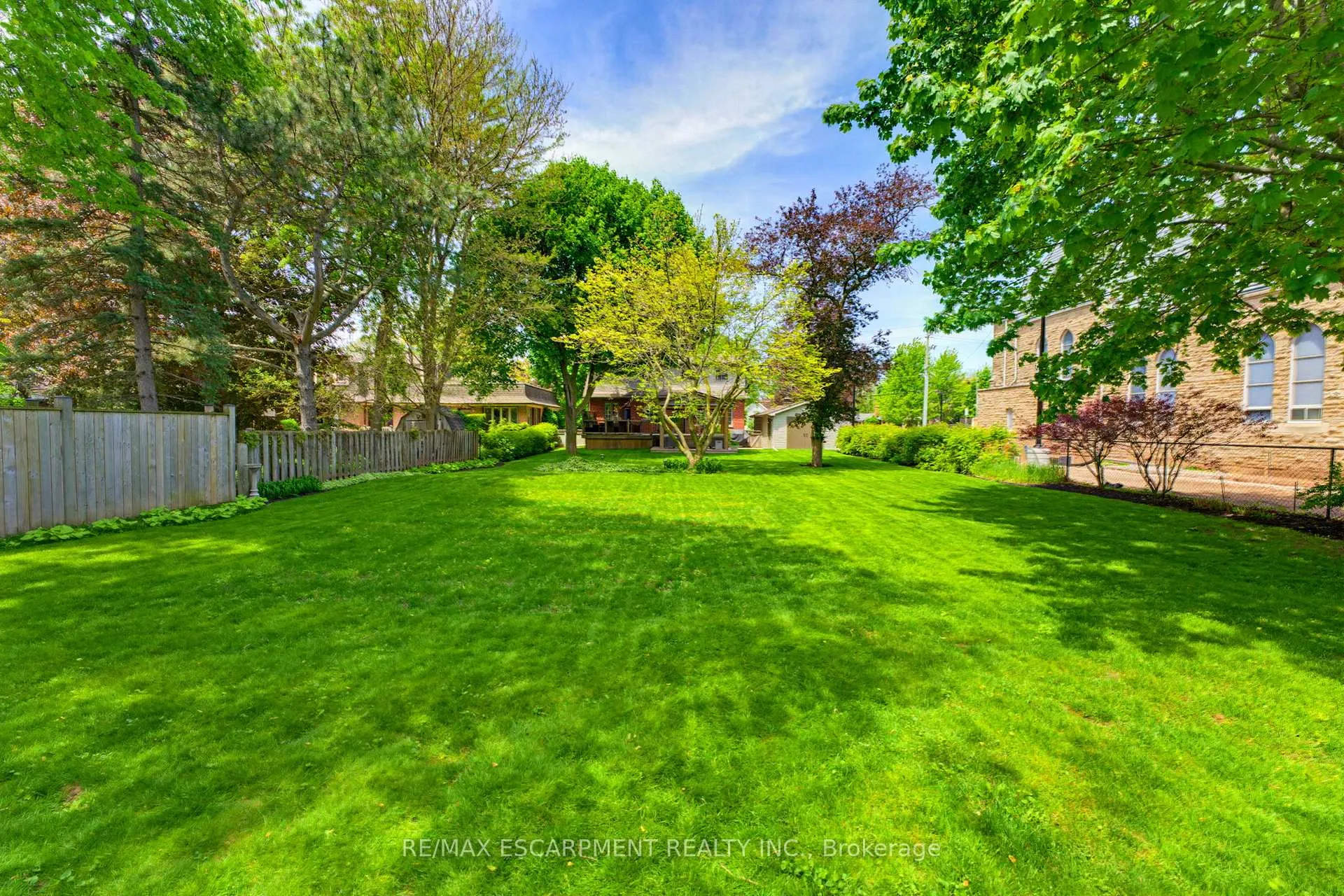 Photo 30 of 304 Parkside Drive, Hamilton, Waterdown — HOMEH