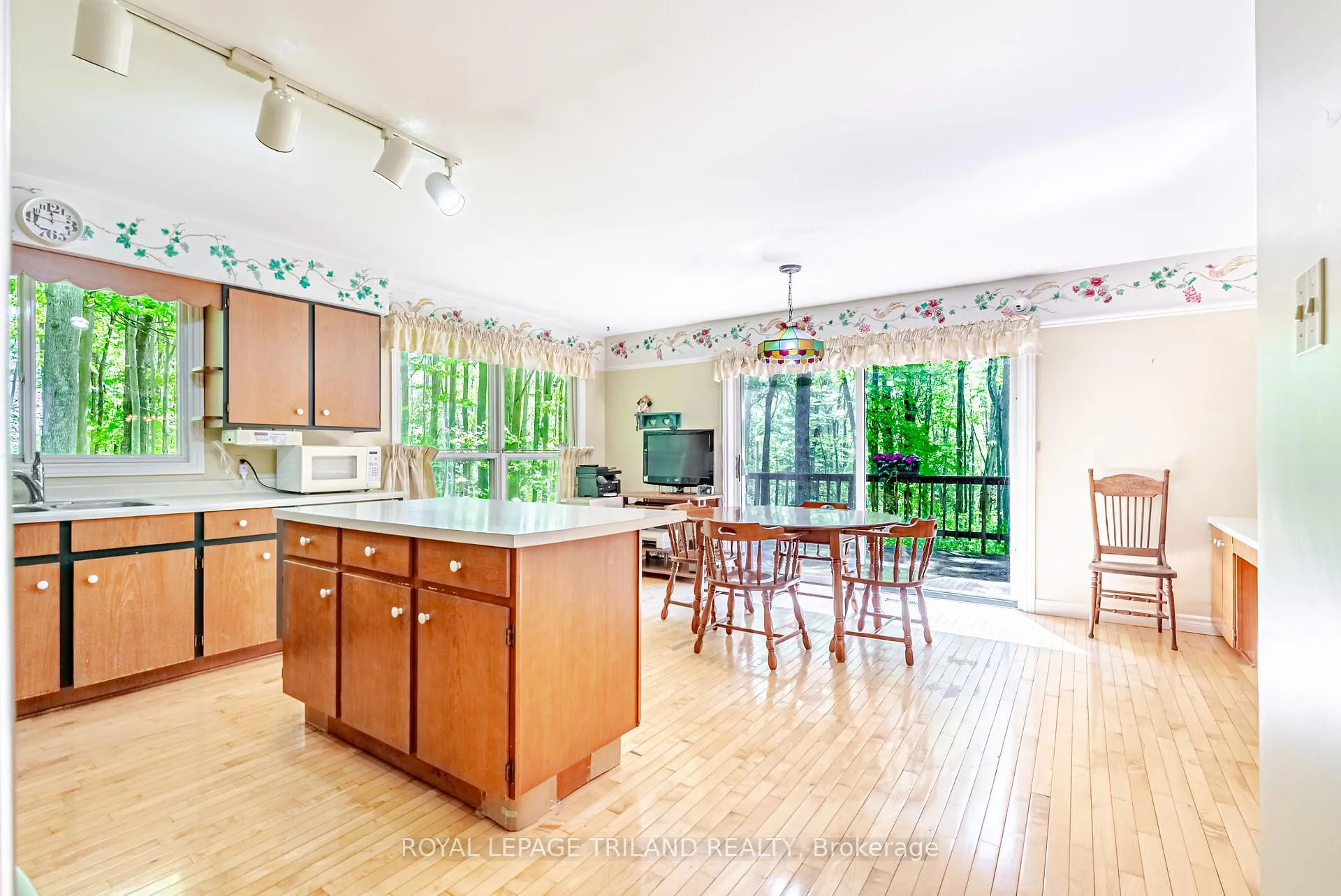 Photo 8 of 1591 Elgin Road, Thames Centre, Rural Thames Centre — HOMEH