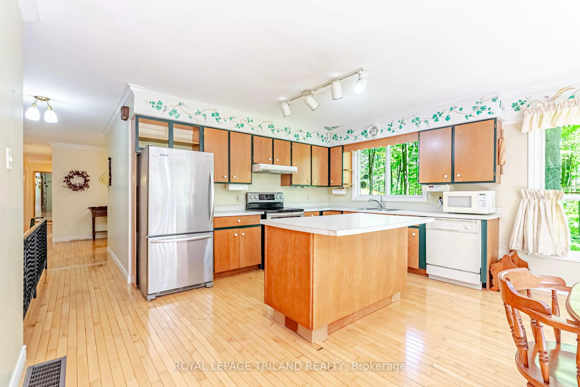 Photo 9 of 1591 Elgin Road, Thames Centre, Rural Thames Centre — HOMEH