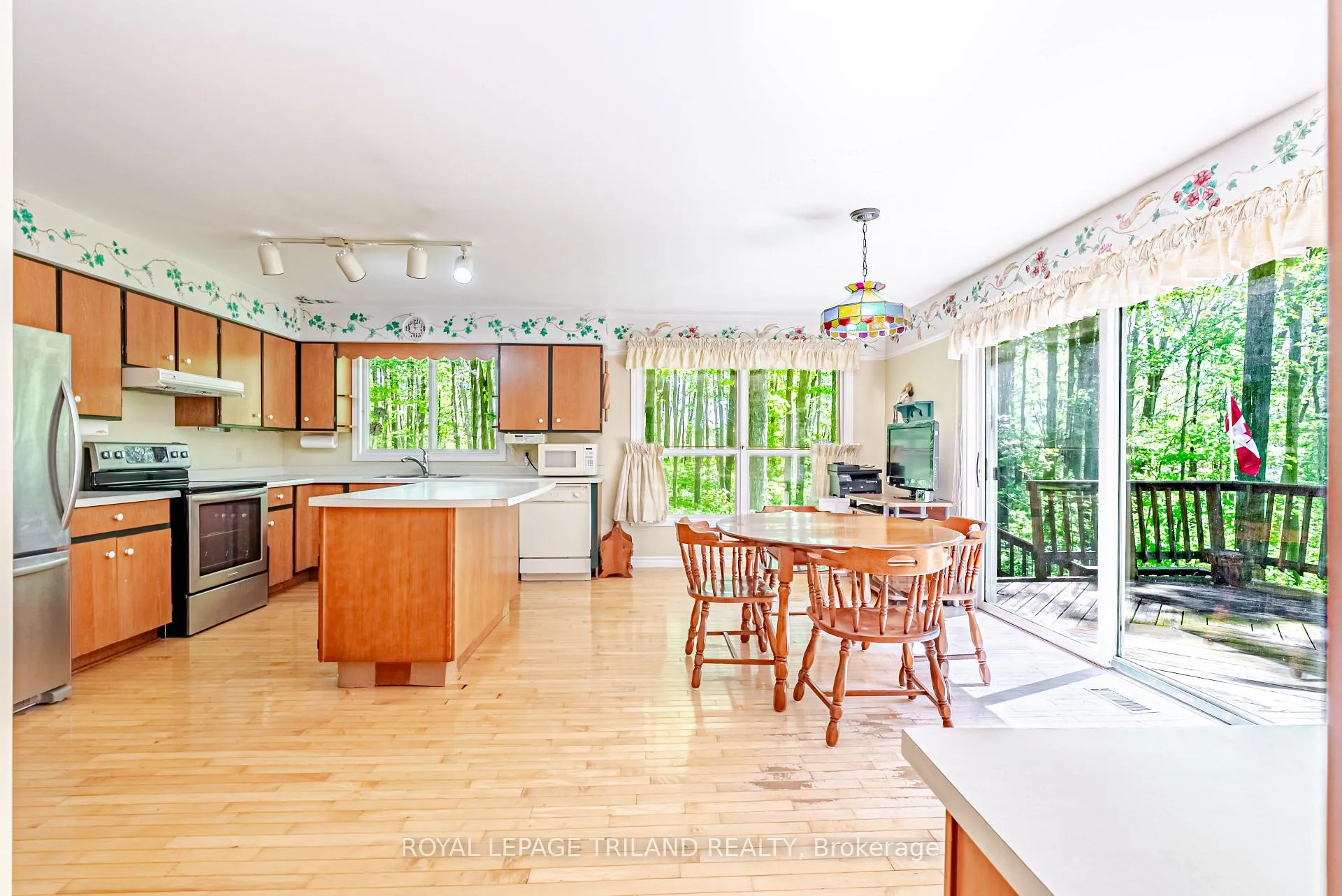 Photo 14 of 1591 Elgin Road, Thames Centre, Rural Thames Centre — HOMEH