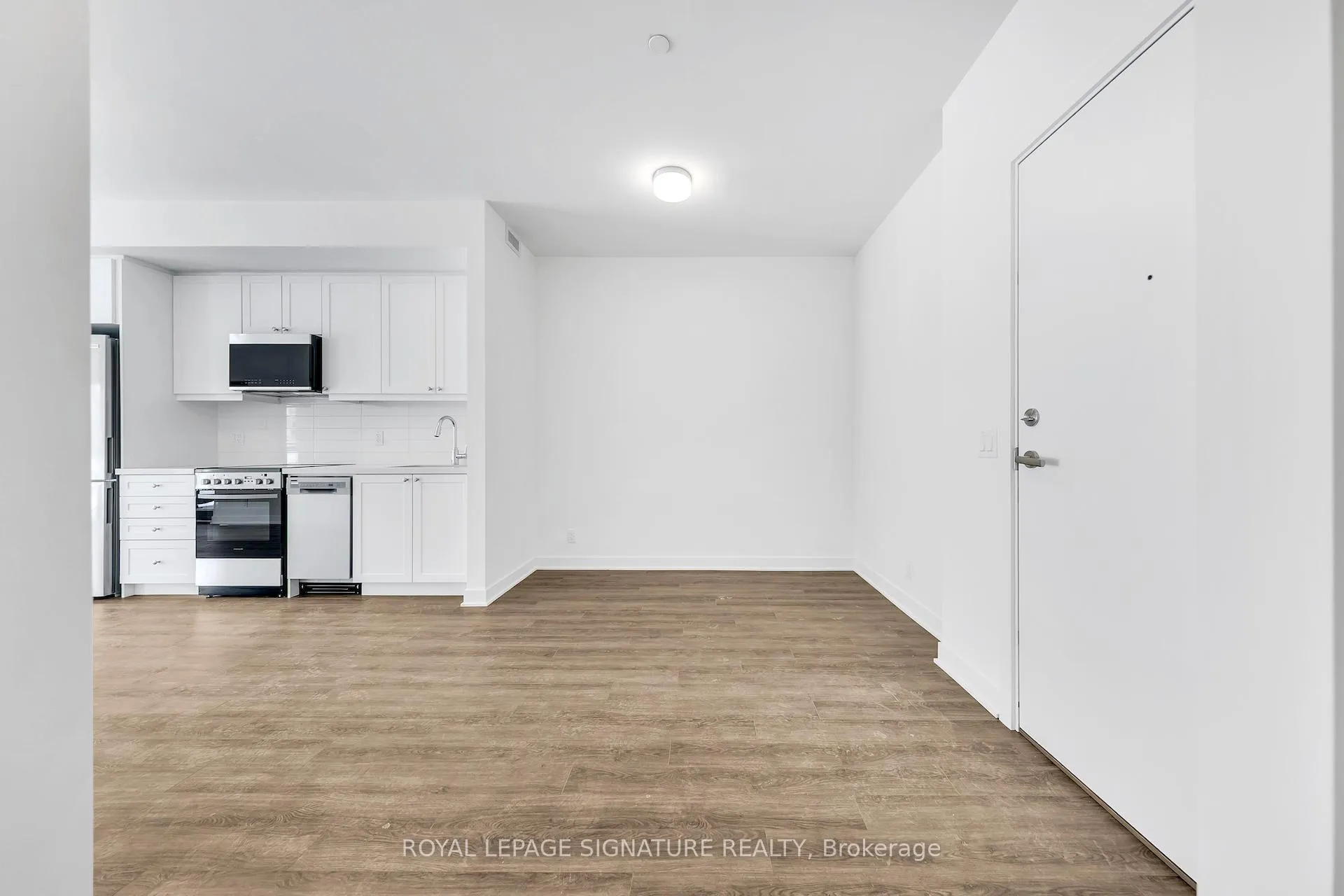 Photo 2 of Unit 111, 51 Clarington Boulevard, Clarington, Bowmanville — HOMEH