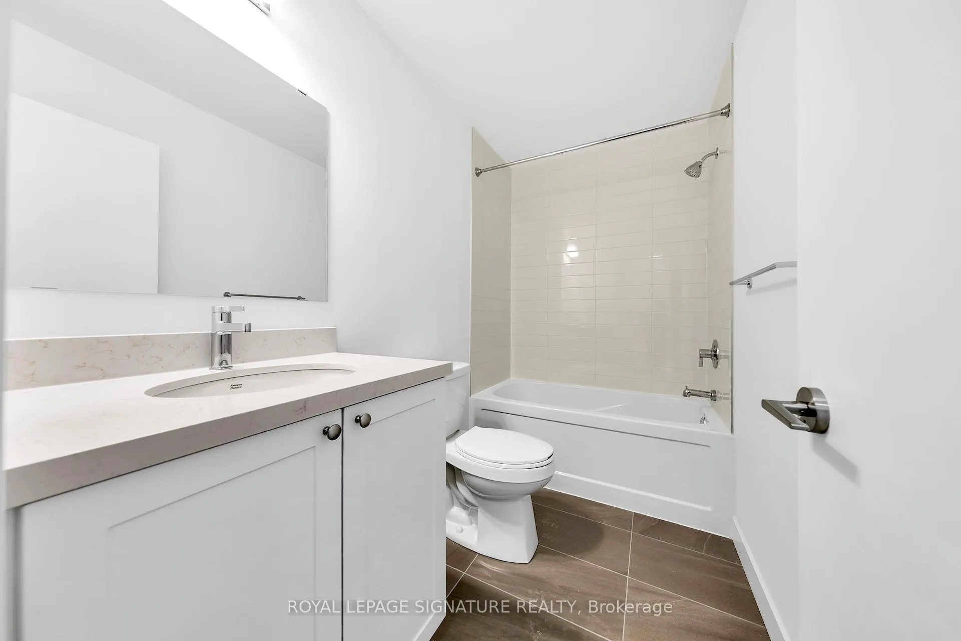 Photo 4 of Unit 111, 51 Clarington Boulevard, Clarington, Bowmanville — HOMEH
