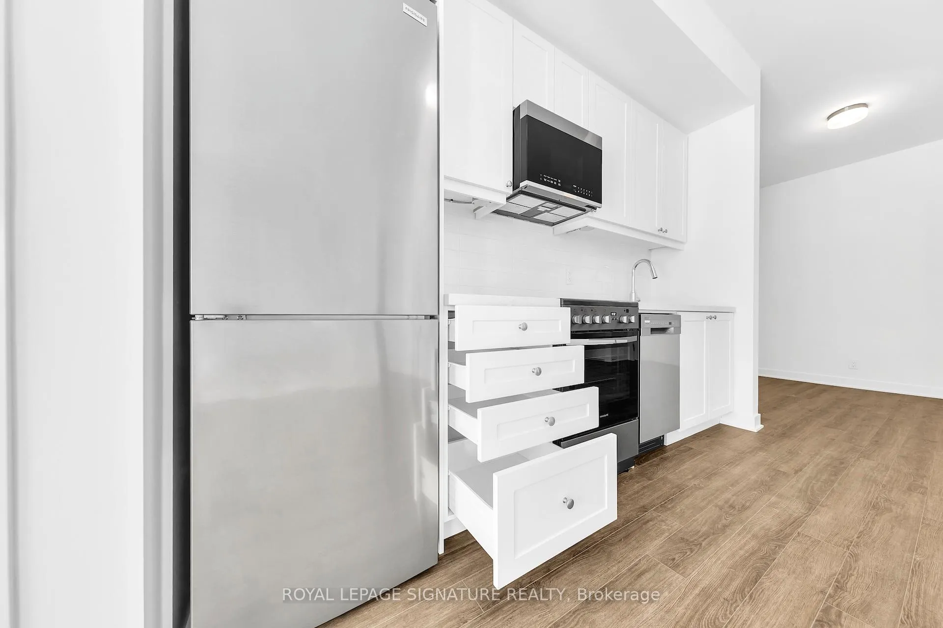 Photo 11 of Unit 111, 51 Clarington Boulevard, Clarington, Bowmanville — HOMEH