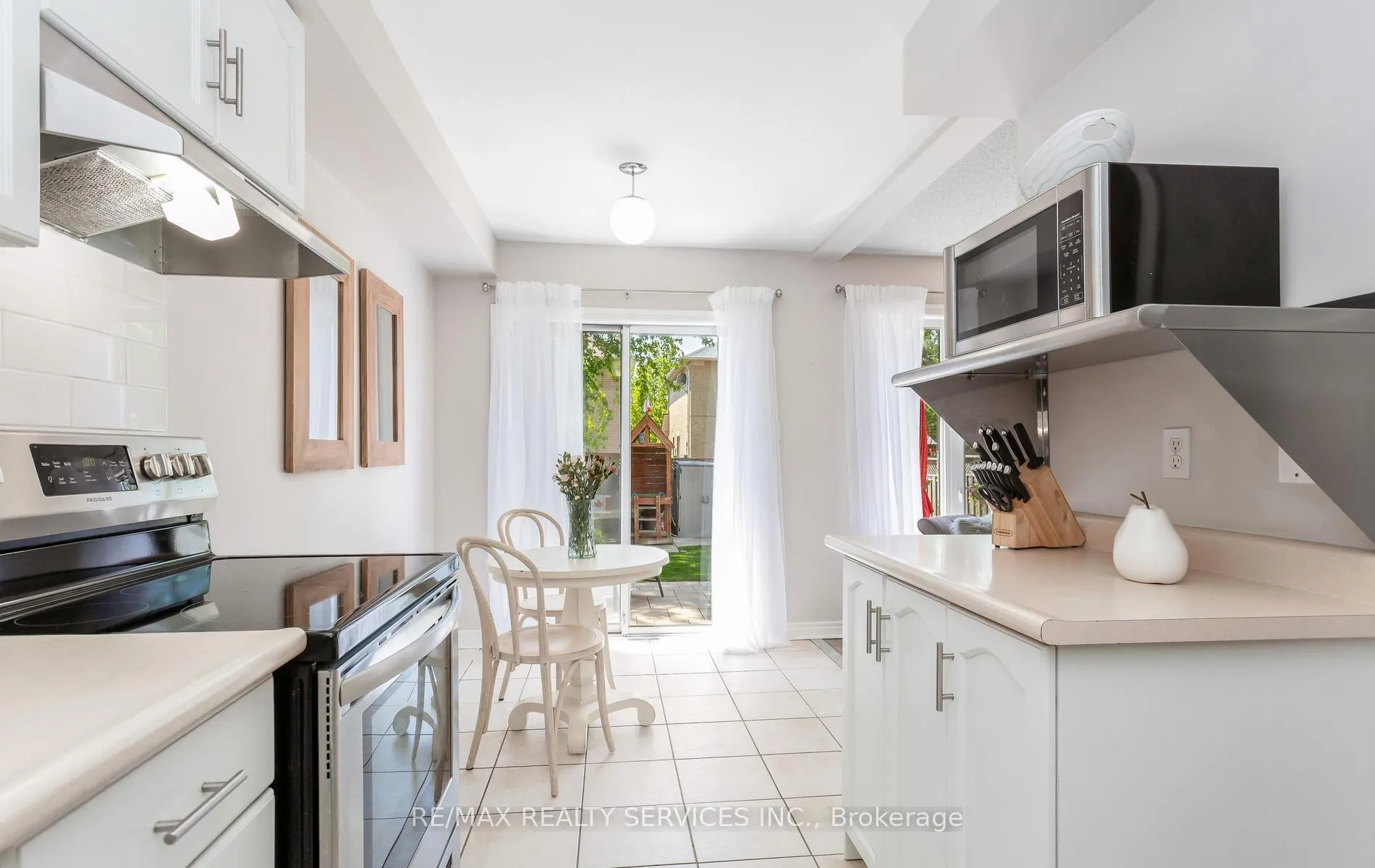 Photo 5 of 14 Todmorden Drive, Brampton, Northwest Sandalwood Parkway — HOMEH