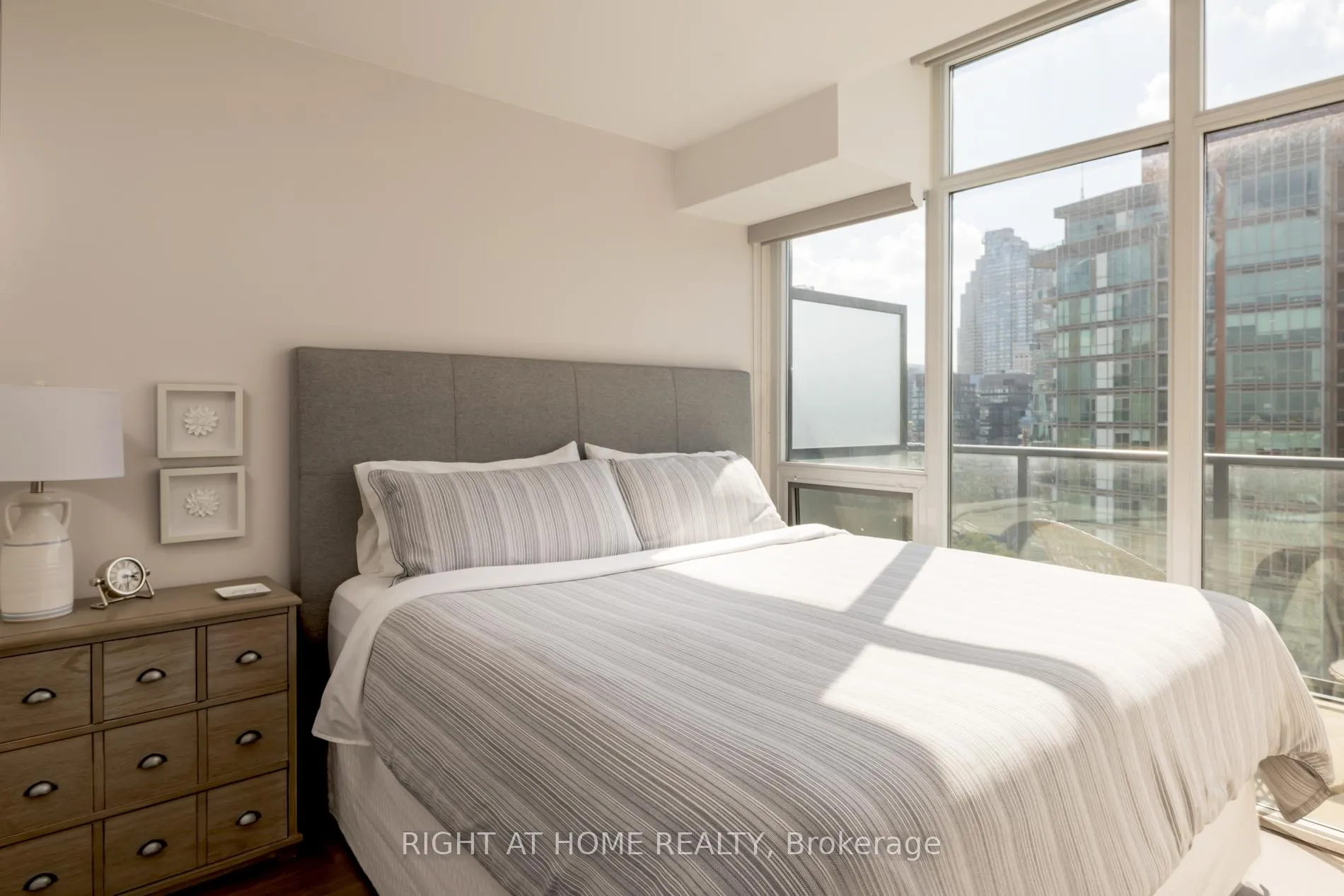 Photo 13 of Unit 1912, 105 George Street E, Toronto, Moss Park — HOMEH