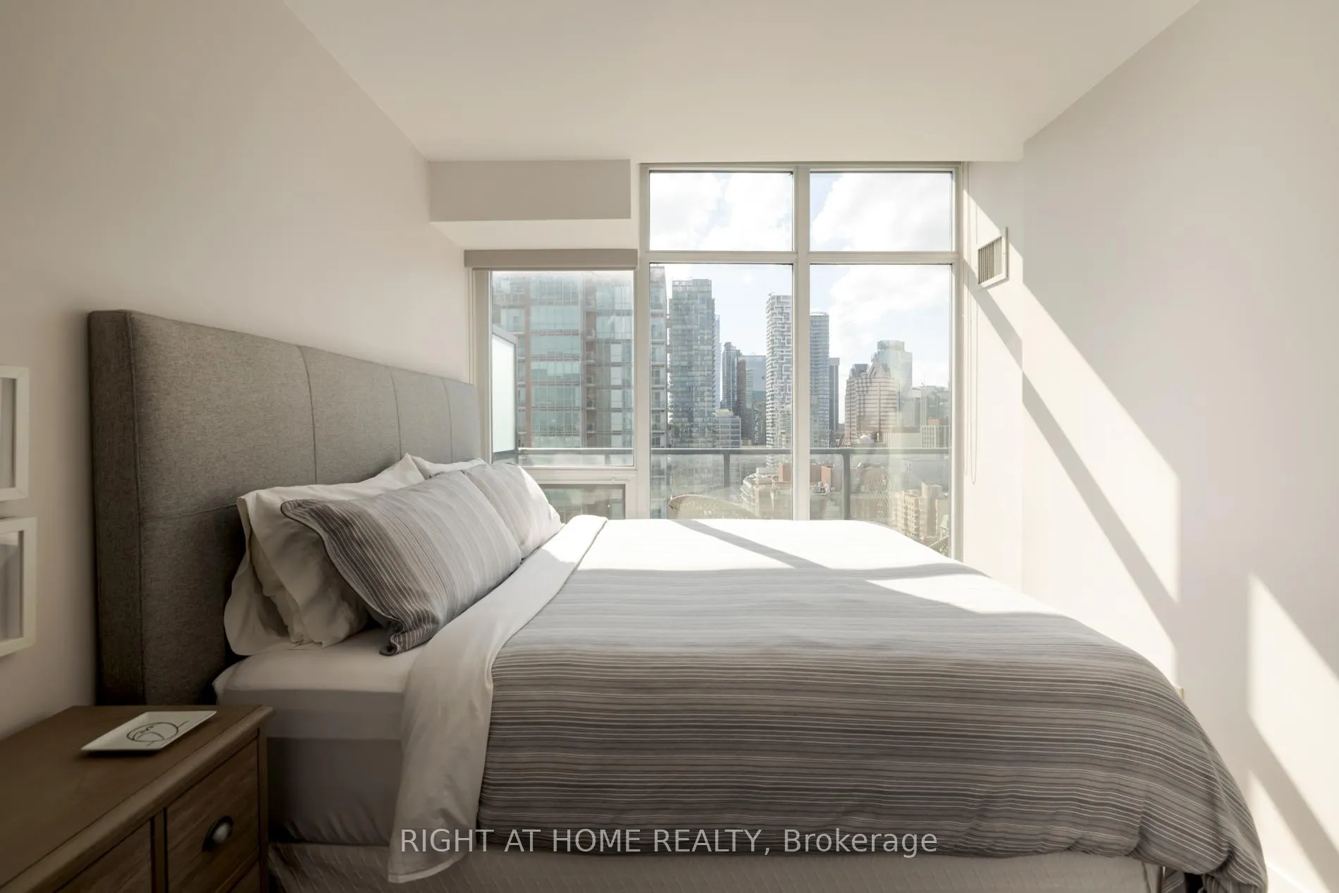 Photo 14 of Unit 1912, 105 George Street E, Toronto, Moss Park — HOMEH