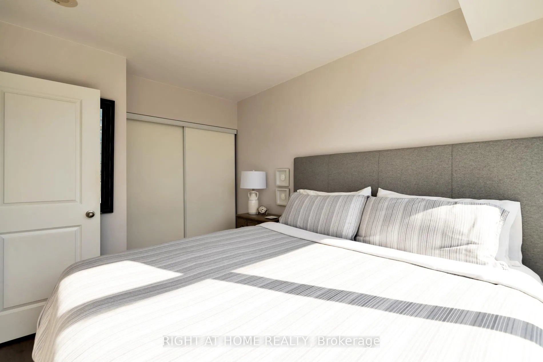 Photo 15 of Unit 1912, 105 George Street E, Toronto, Moss Park — HOMEH