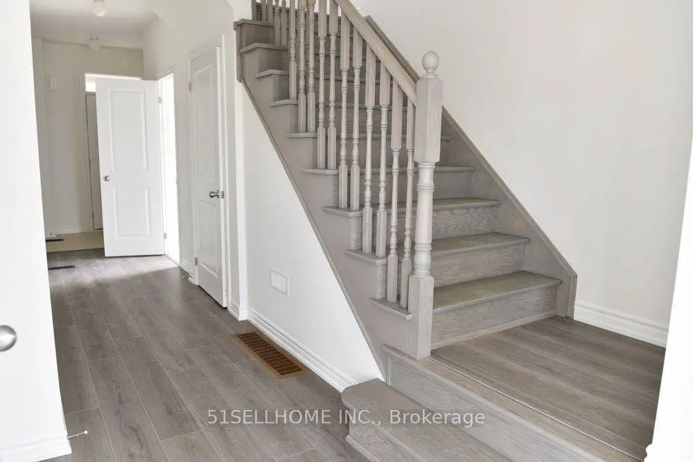 Photo 3 of 35 Gilford Street, Brampton, Credit Valley — HOMEH