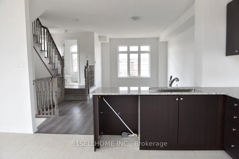 Photo 4 of 35 Gilford Street, Brampton, Credit Valley — HOMEH