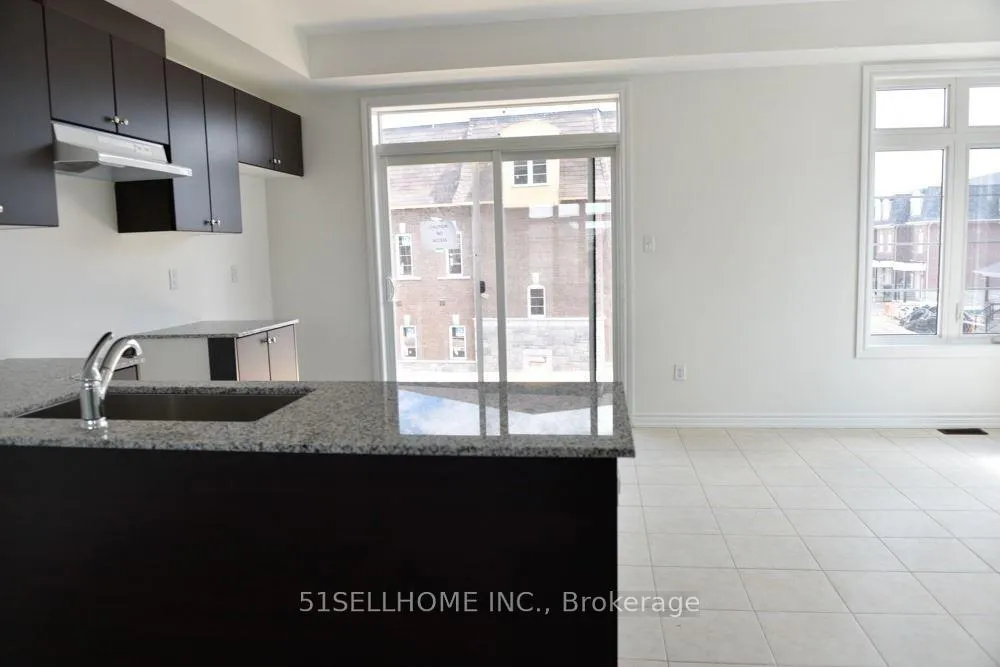 Photo 5 of 35 Gilford Street, Brampton, Credit Valley — HOMEH