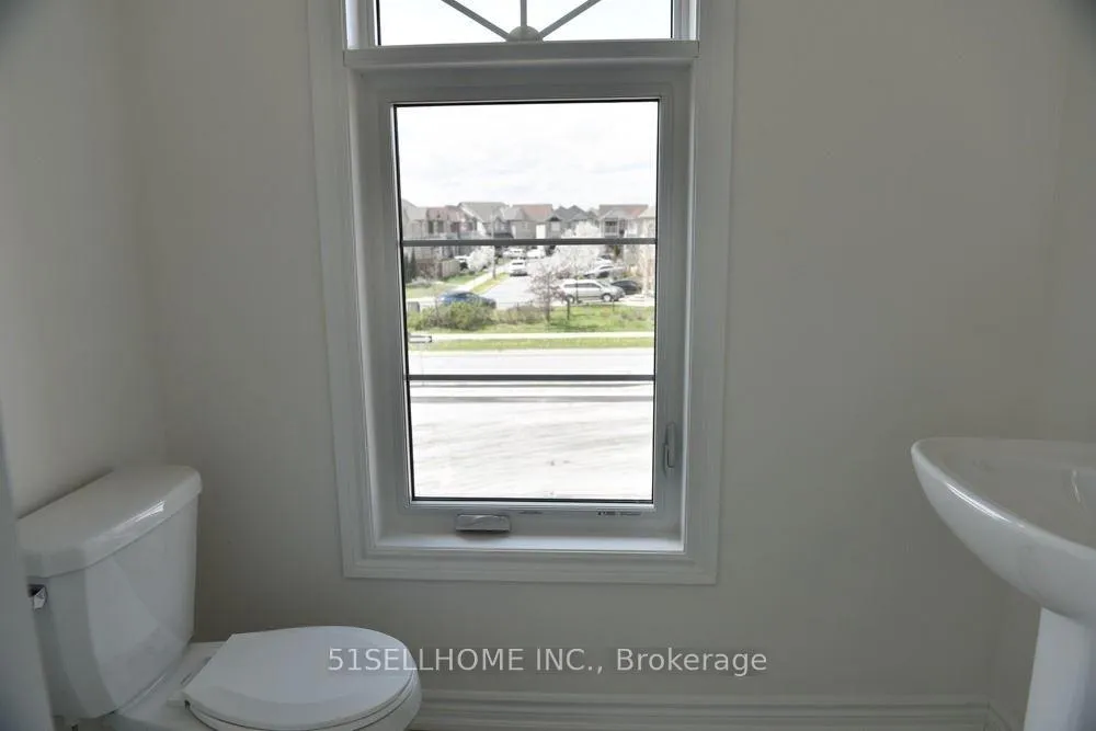 Photo 8 of 35 Gilford Street, Brampton, Credit Valley — HOMEH