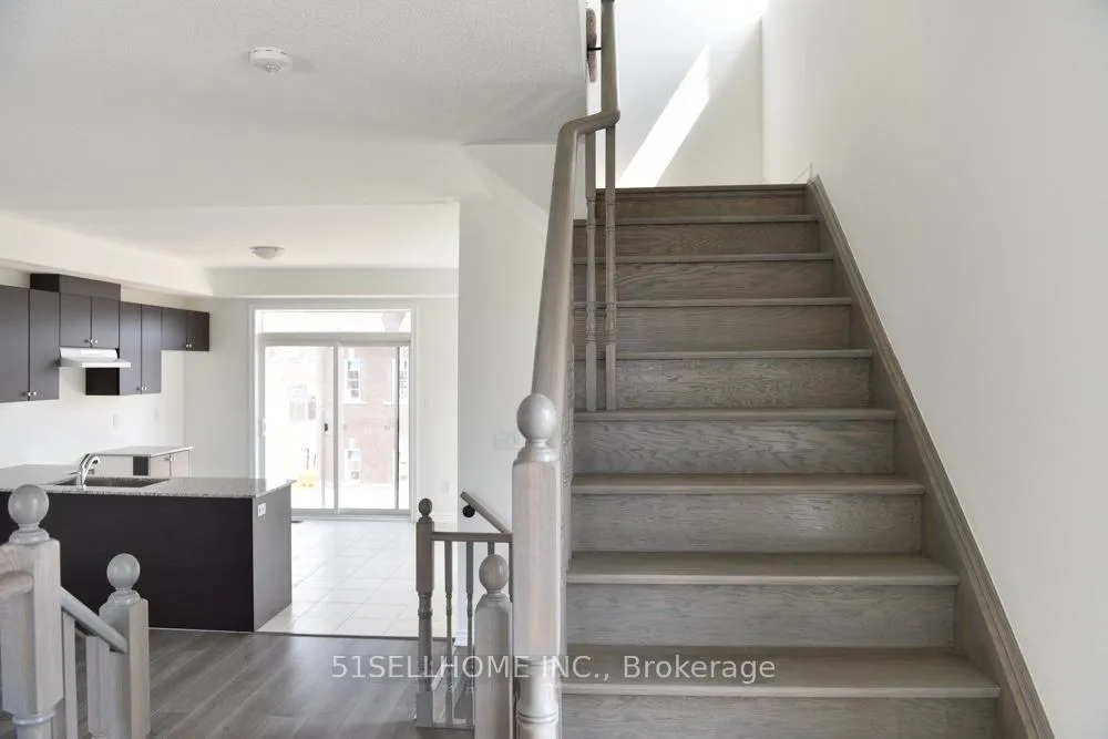 Photo 9 of 35 Gilford Street, Brampton, Credit Valley — HOMEH