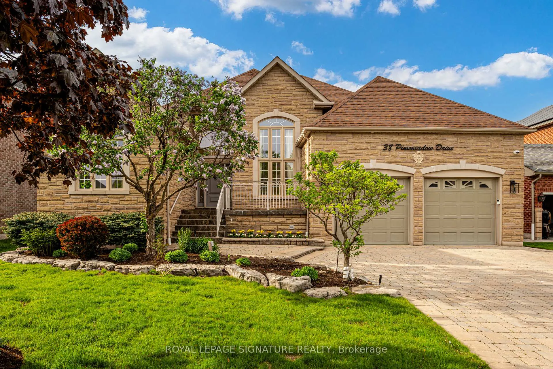 Photo 1 of 38 Pinemeadow Drive, Vaughan, East Woodbridge — HOMEH
