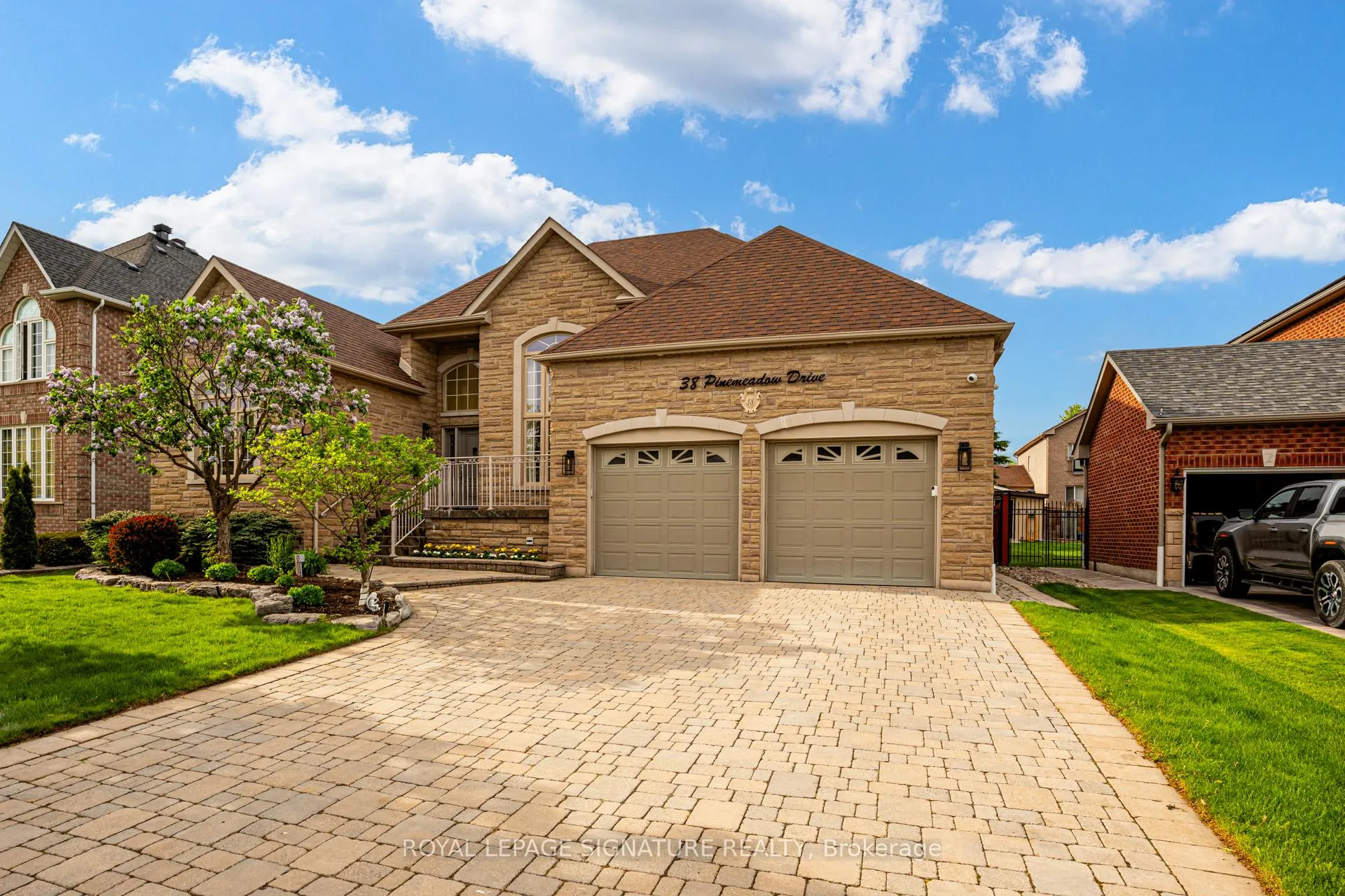 Photo 3 of 38 Pinemeadow Drive, Vaughan, East Woodbridge — HOMEH